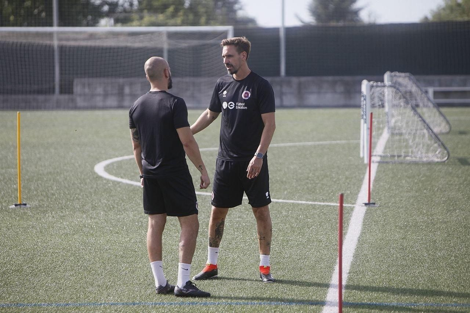 Conversación entre parte del cuerpo técnico