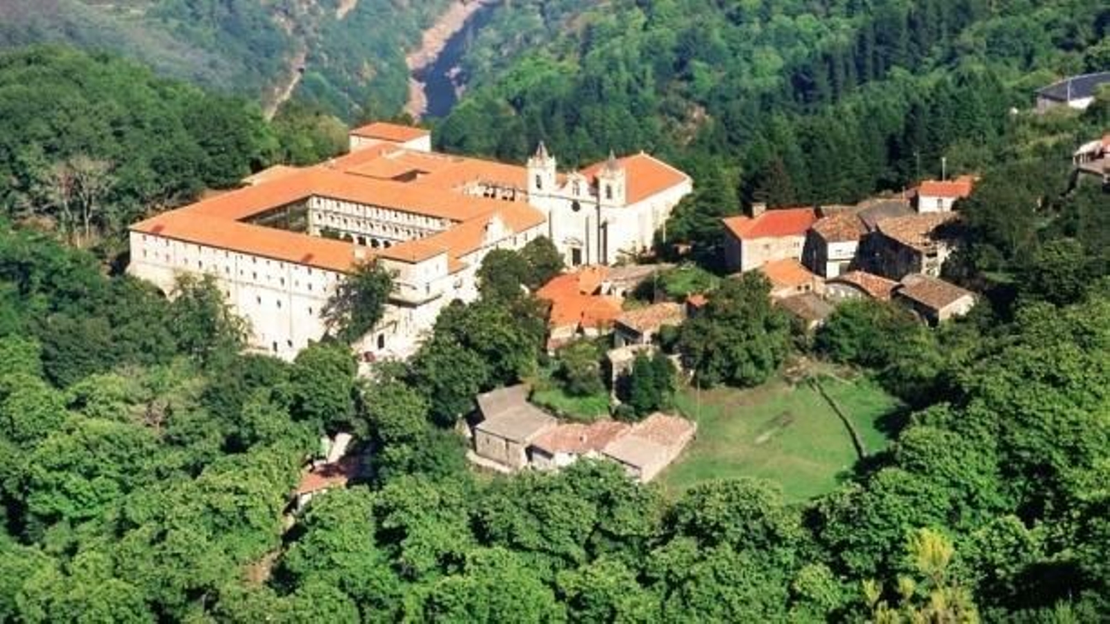 Exterior del Parador de Santo Estevo.