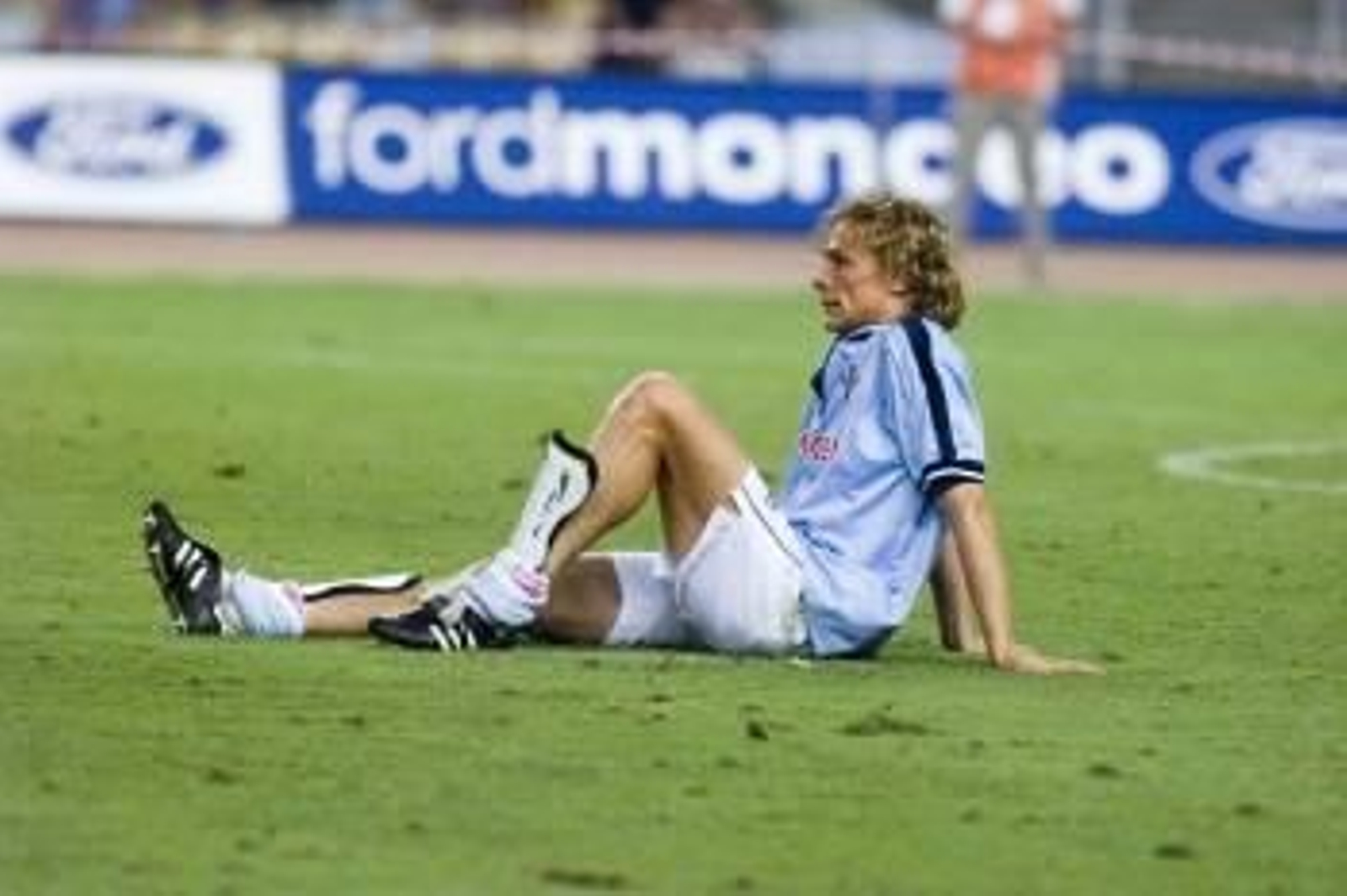 Valery Karpin, desolado tras la derrota en la final de la Copa del Rey de 2001 ante el Zaragoza. Dejaría el Celta un año más tarde. Foto: J.V Landín