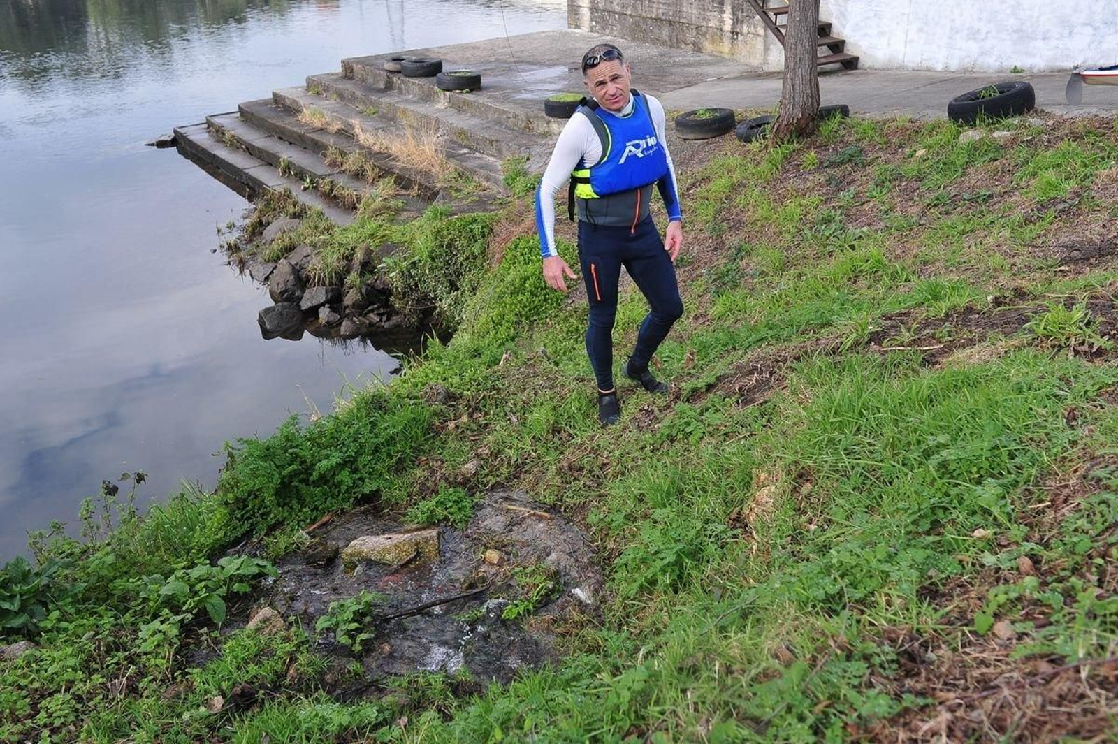 VELLE 26/01/2020 .- Desagüe colector  junto al embalse de Velle. José Paz