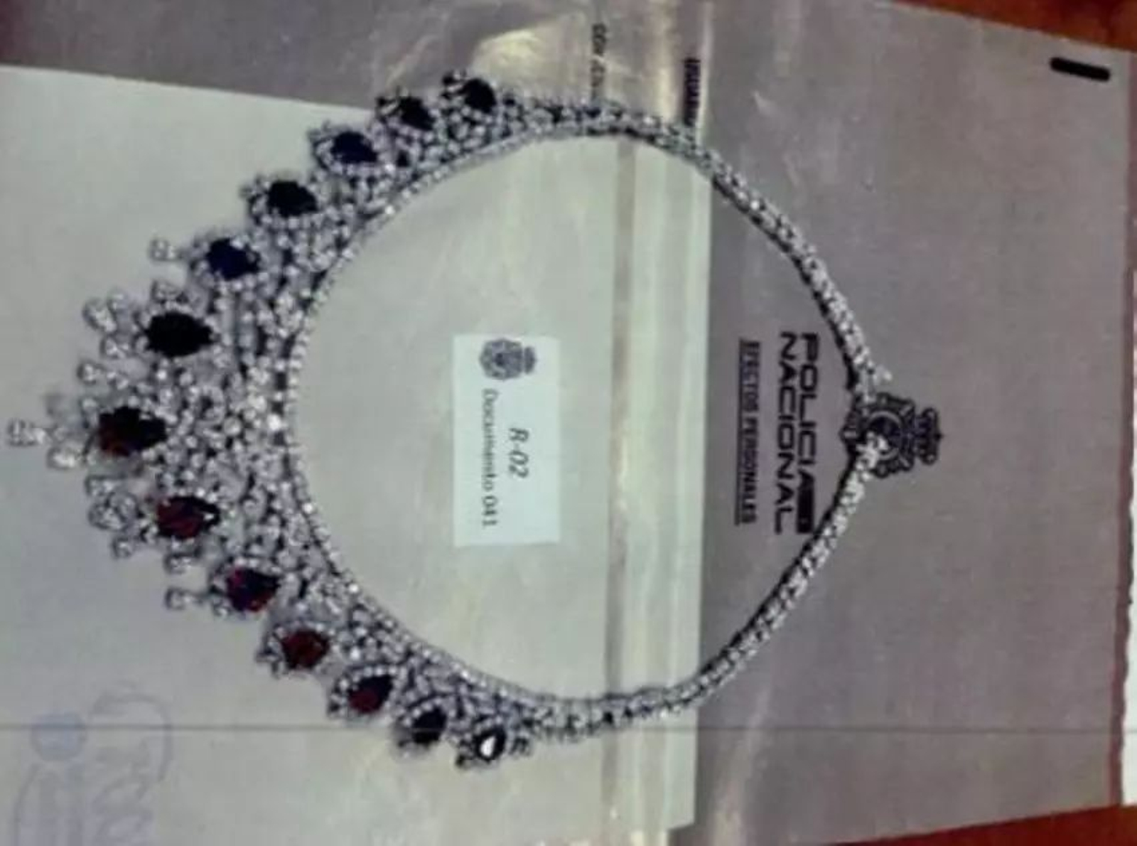 Galería | Las joyas y los relojes que Zapatero guardaba en su despacho