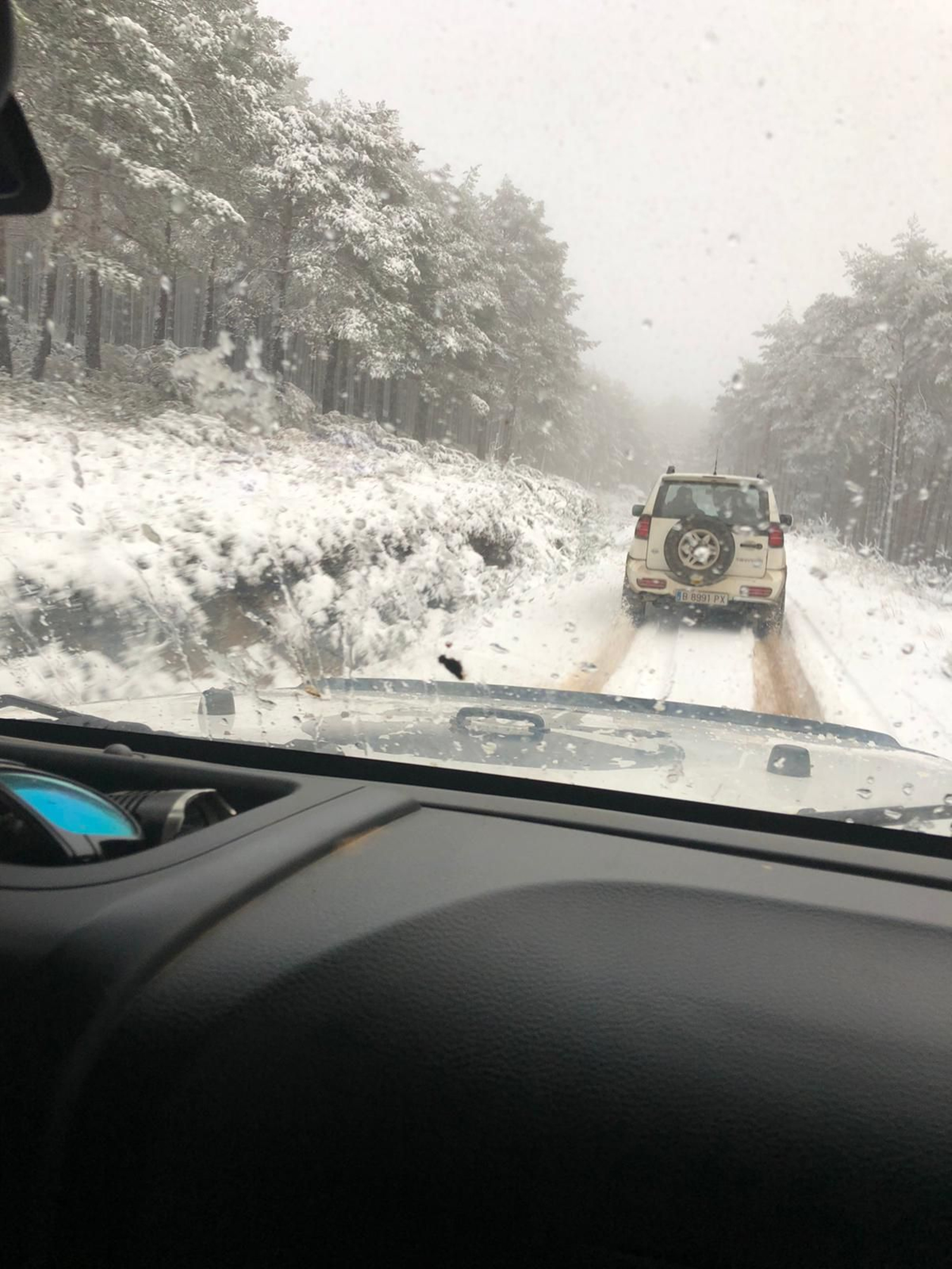 La nieve cubrió de blanco el Alto do Foxo