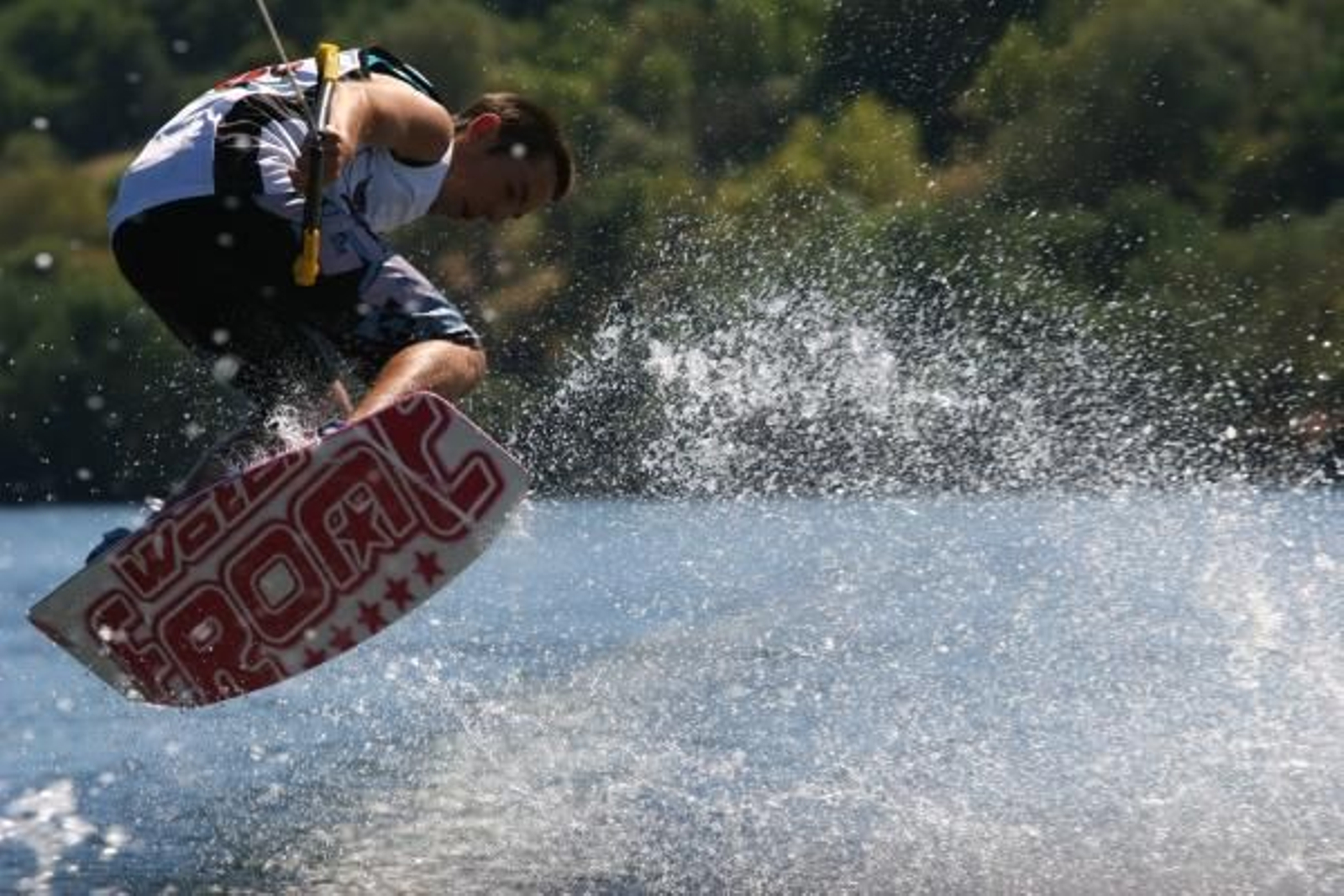Uno de los participantes en las pruebas de Barra de Miño. (Foto:  Xesús Fariñas)