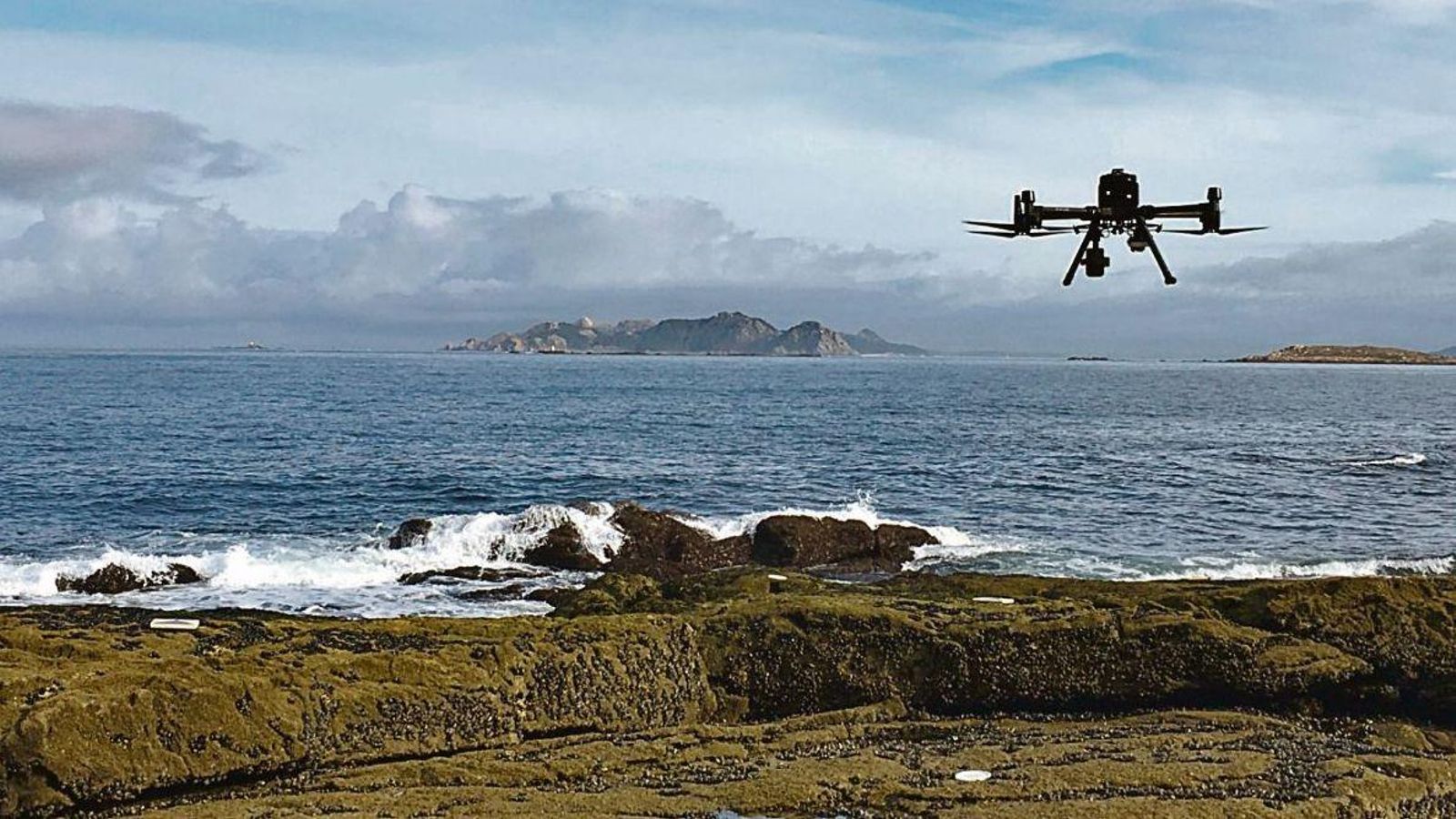 El dron que utilizaron los investigadores para cartografiar la costa.