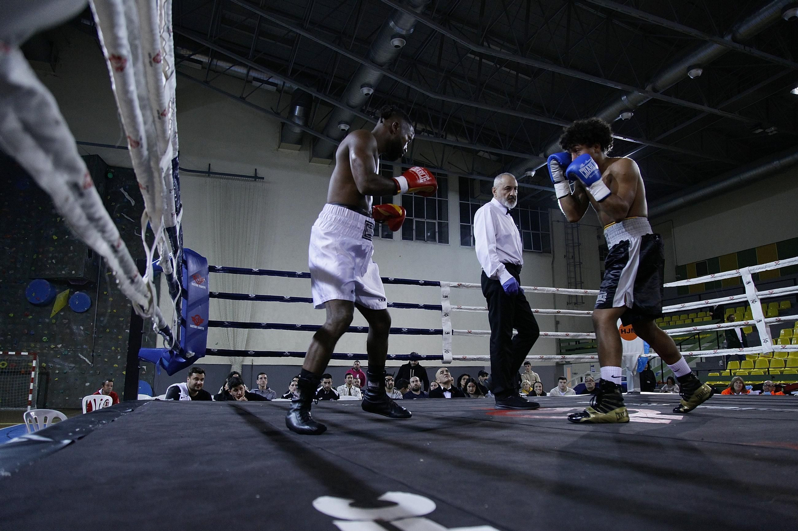 Galería | El boxeo vive una velada espectacular en la vuelta de Simón González a un ring