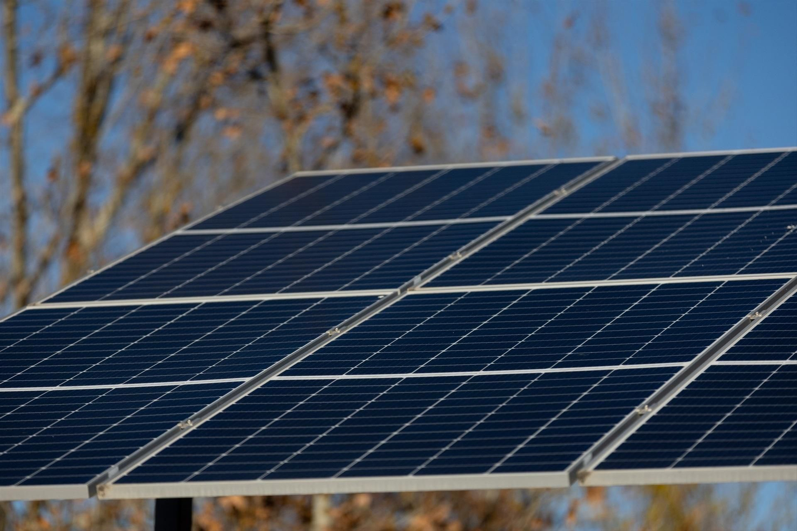 Imagen de archivo de paneles solares