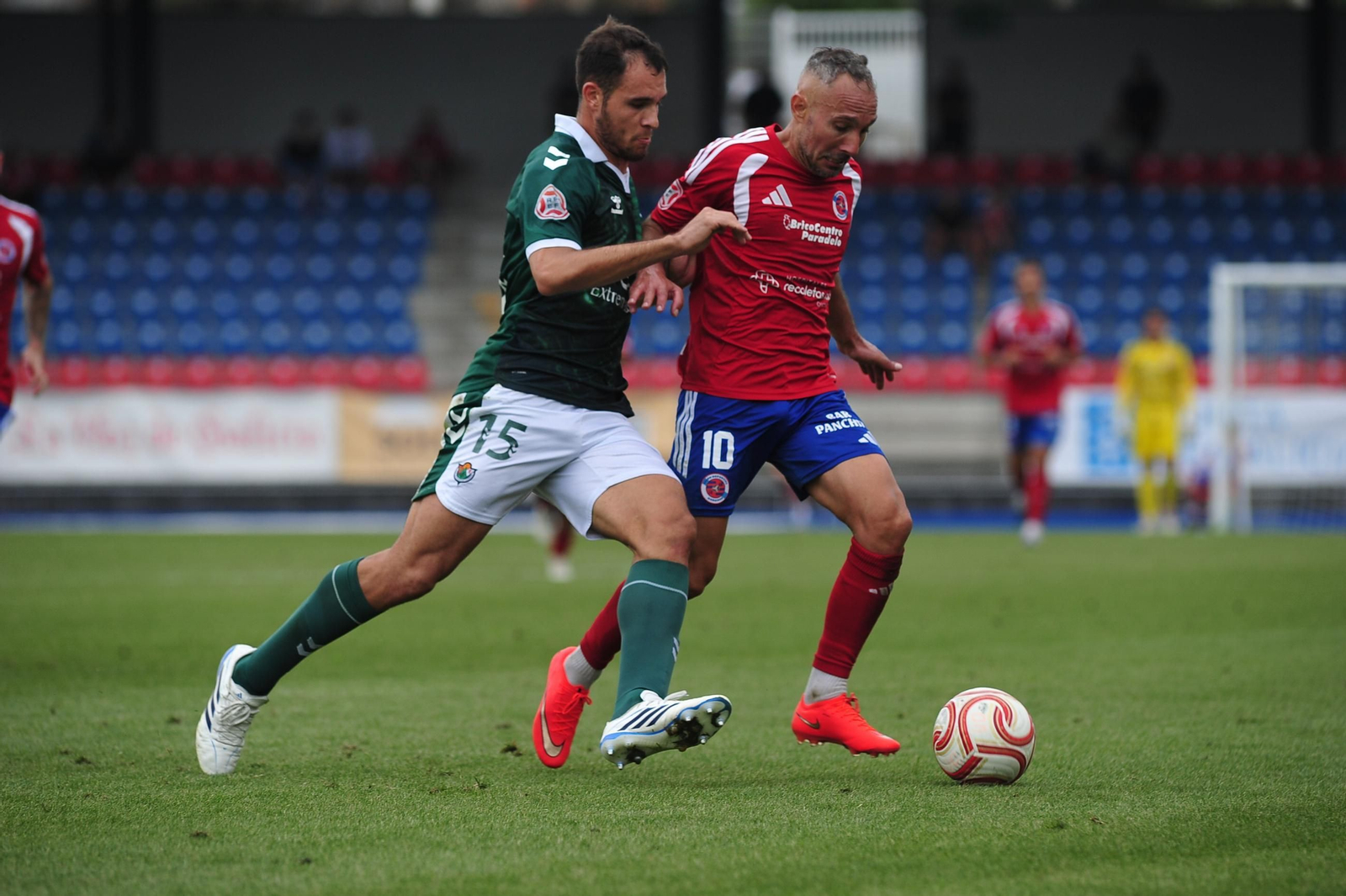 Galería | O Couto disfruta del buen tiempo y el empate de la UD Ourense ante el Cacereño