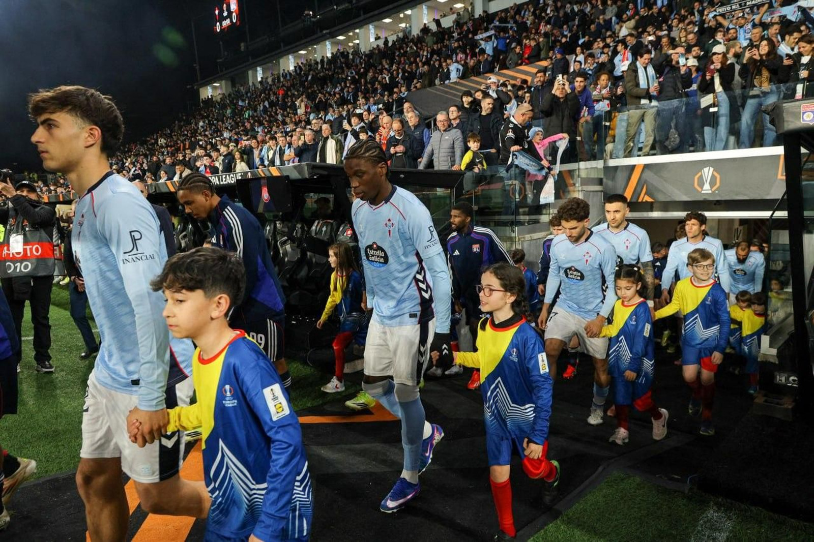 Galería | El Celta y el Olympique, un duelo de altura en Balaídos