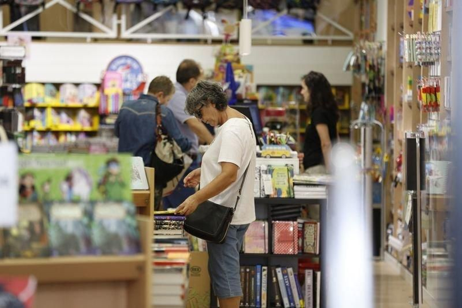 El verano es una buena época para emplear el tiempo libre en la lectura (XESÚS FARIÑAS).