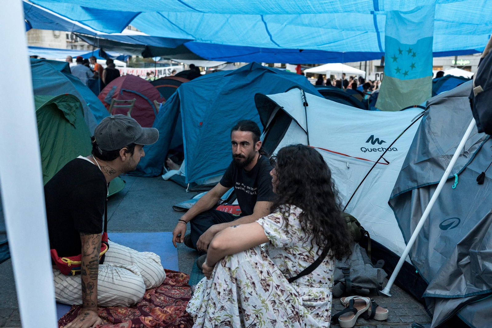 Galería | Cien tiendas de campaña toman la Puerta del Sol de Madrid exigiendo el "decreto Maricarmen"