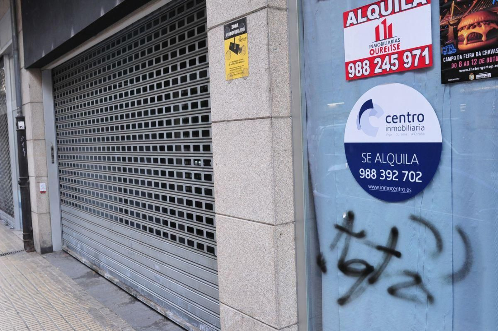 Local vacío en la rúa Doctor Fleming, situada en O Couto, el barrio con más establecimientos vacíos