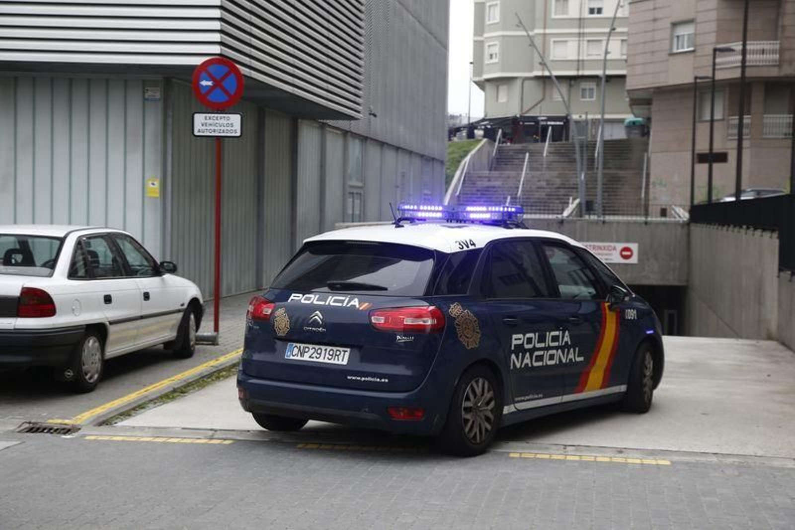 La Policía Nacional de Ourense, en los juzgados de la ciudad.