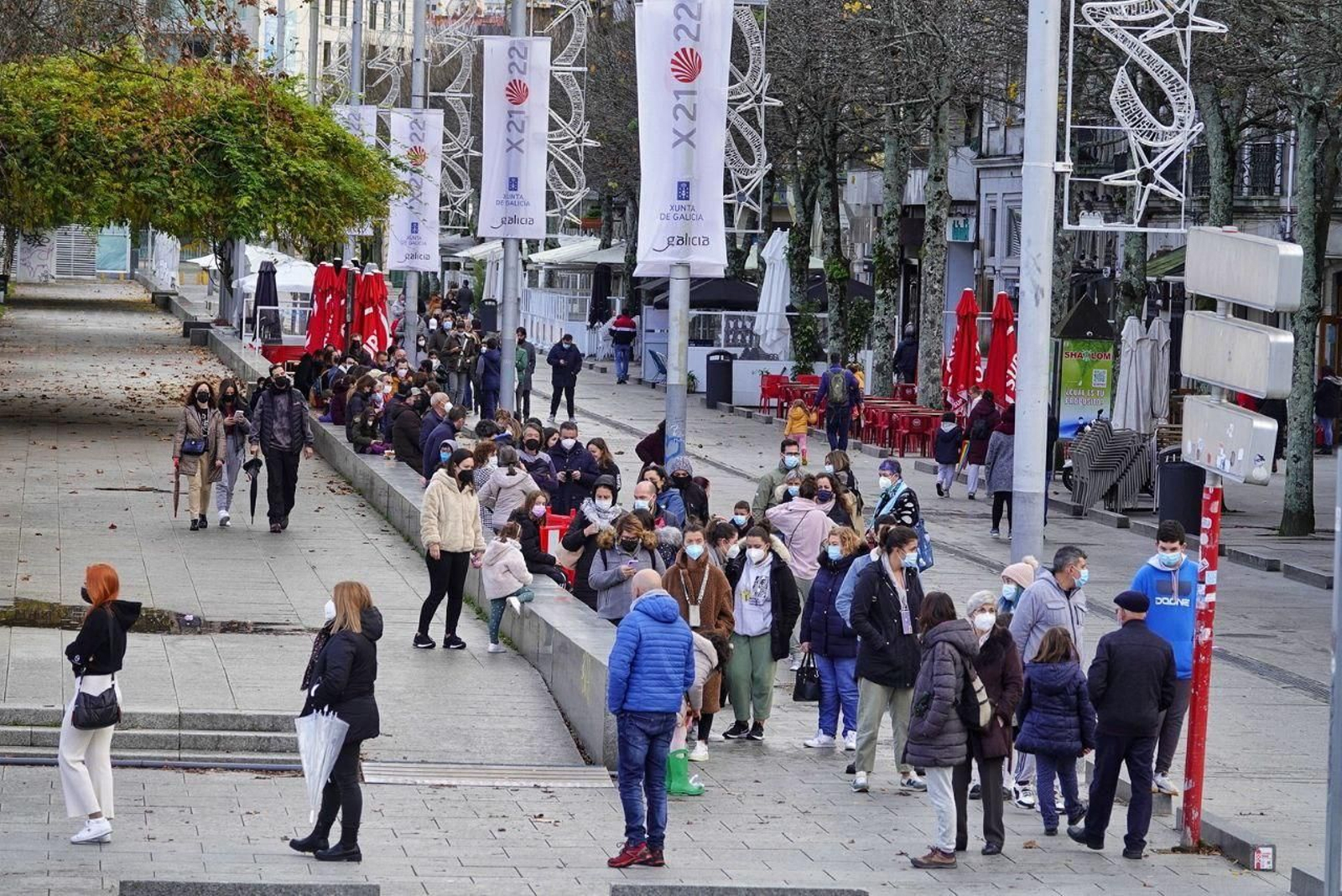 Colas en el Náutico para hacer una PCR.