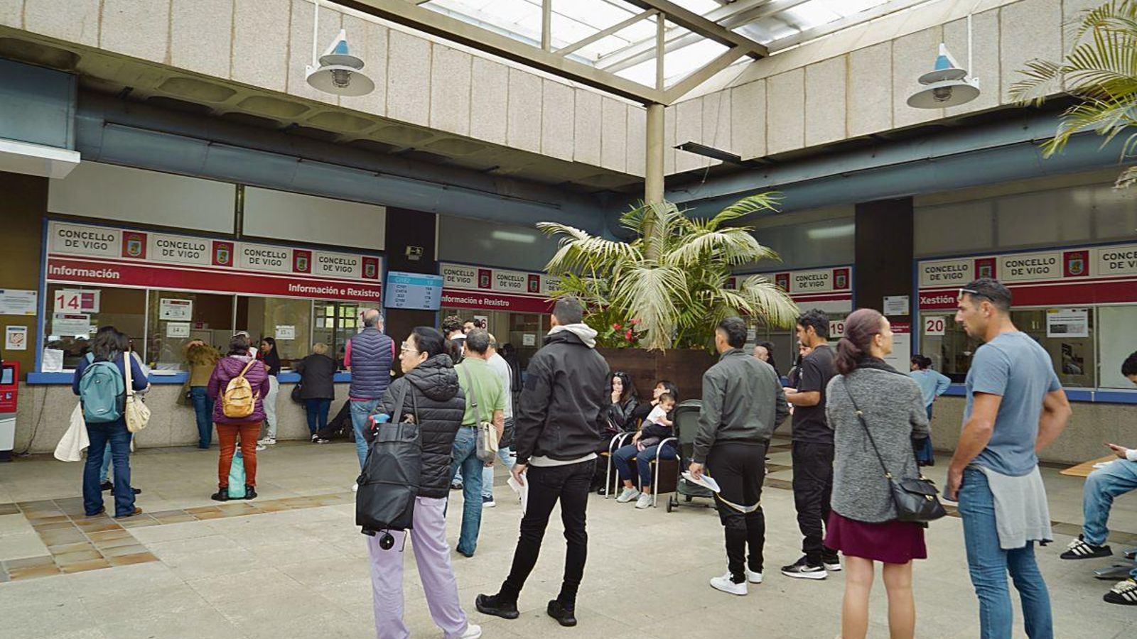 Pequeñas colas en el Registro del Ayuntamiento para solicitar el informe de vulnerabilidad