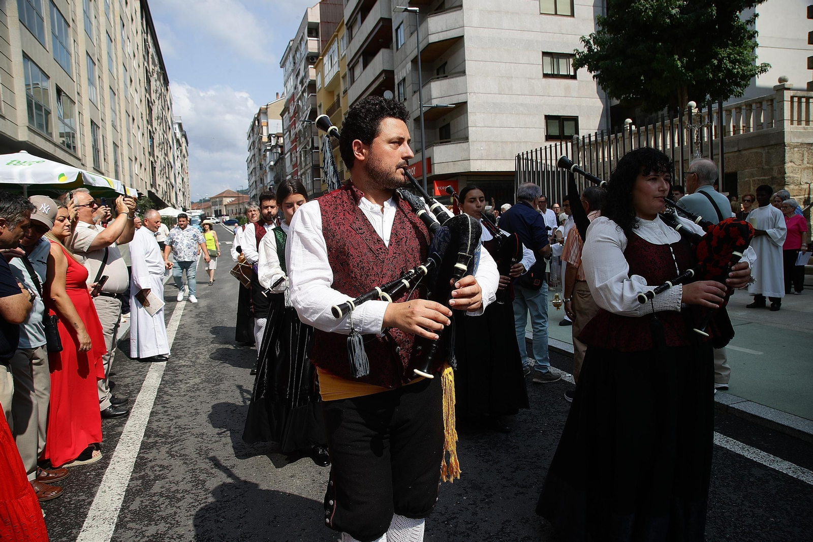 Galería | As Caldas celebra su día con una multitud de fieles