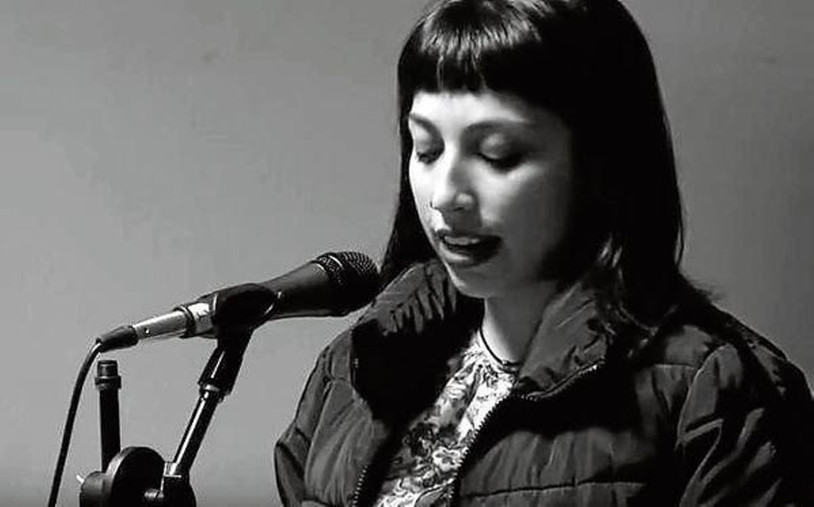 Tamila Alem recita os seus poemas, froito dunha etapa que agora pecha.