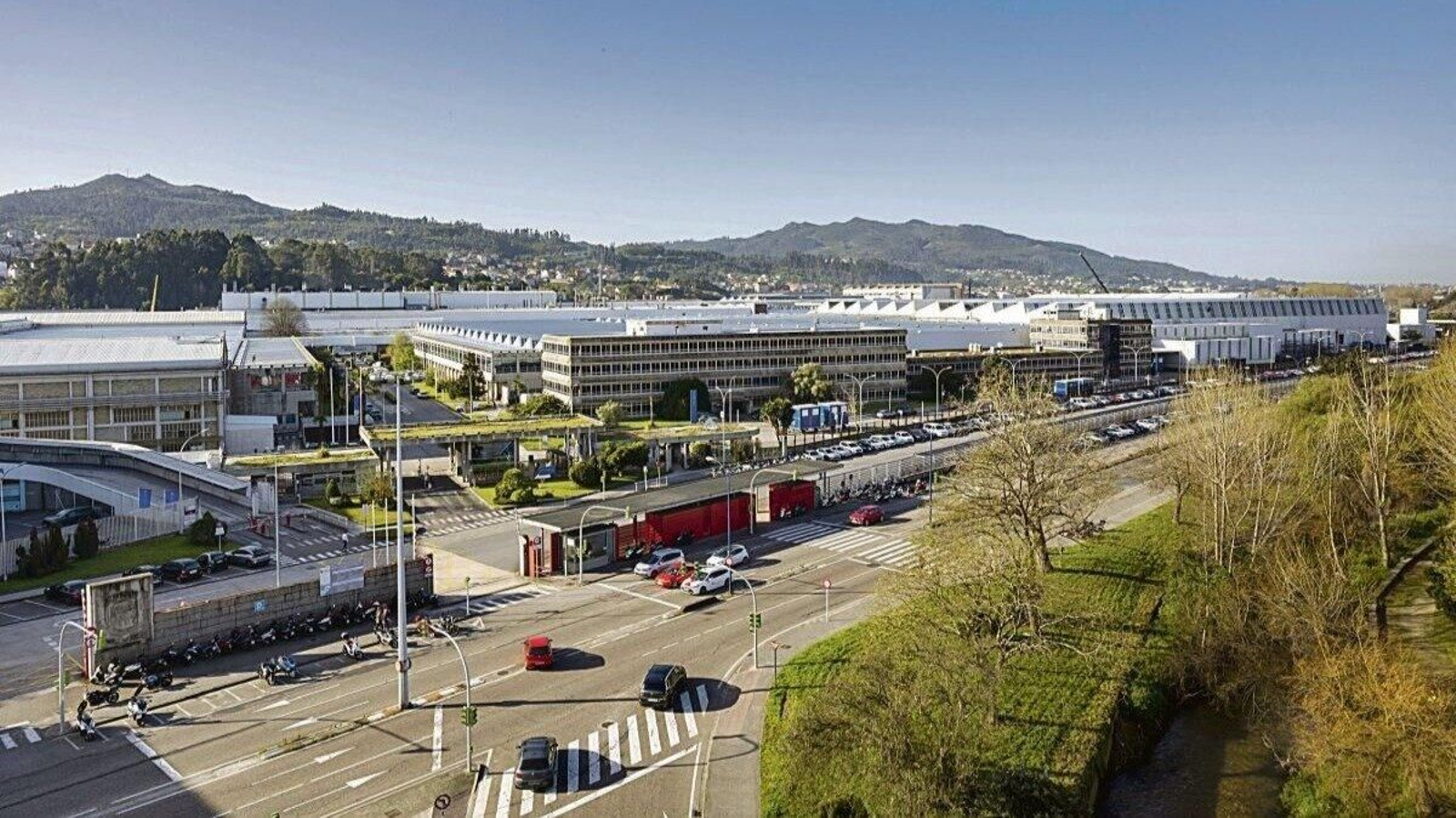 Vista panorámica la planta de Stellantis en Vigo, ubicada en el polígono industrial de Zona Franca en Balaídos.