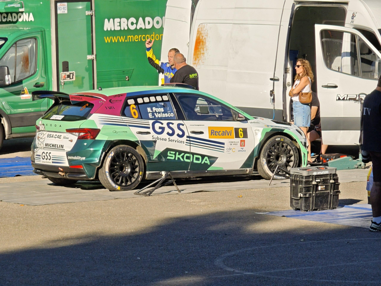 Galería | Los coches se apoderan de Vigo en el primer día del Rally Rías Baixas