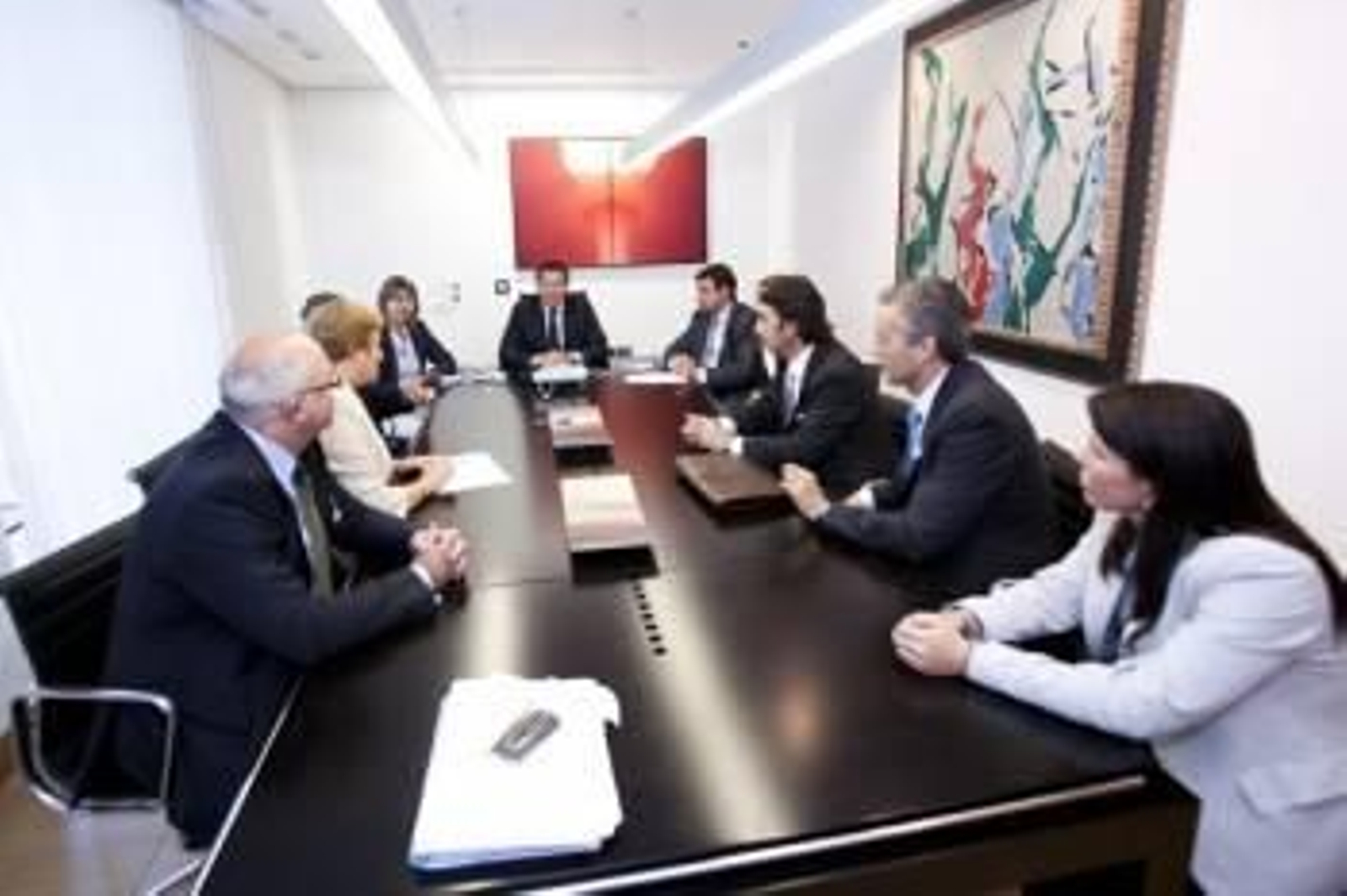 La directiva de la Federación de Usuarios del Puerto de Vigo, ayer con Feijóo y Rosa Quintana.