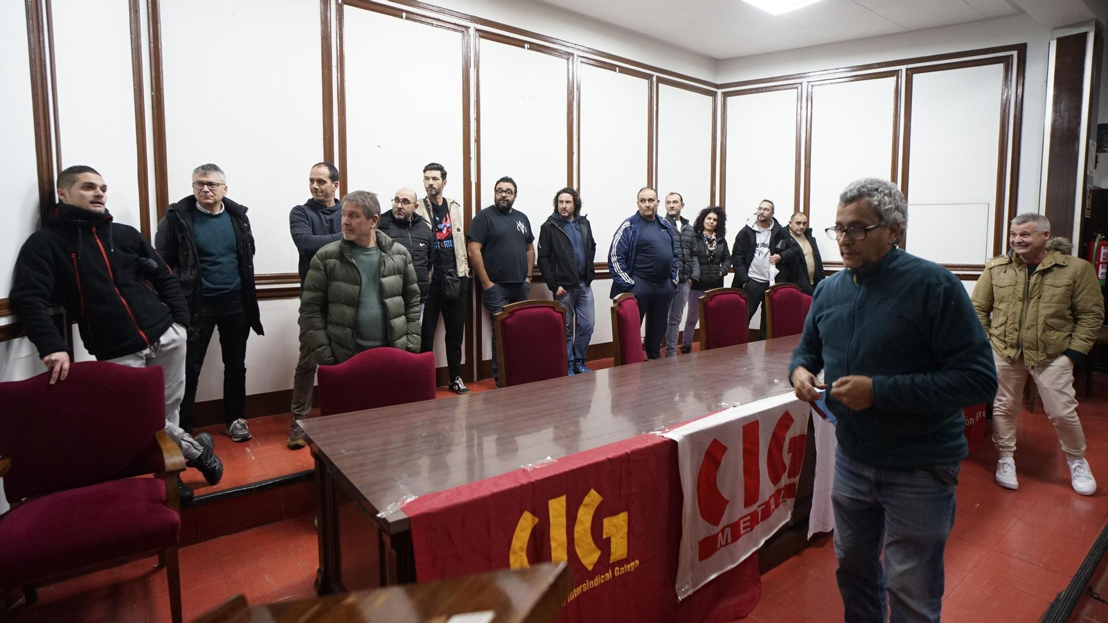 Asamblea de trabajadores en el edificio sindical