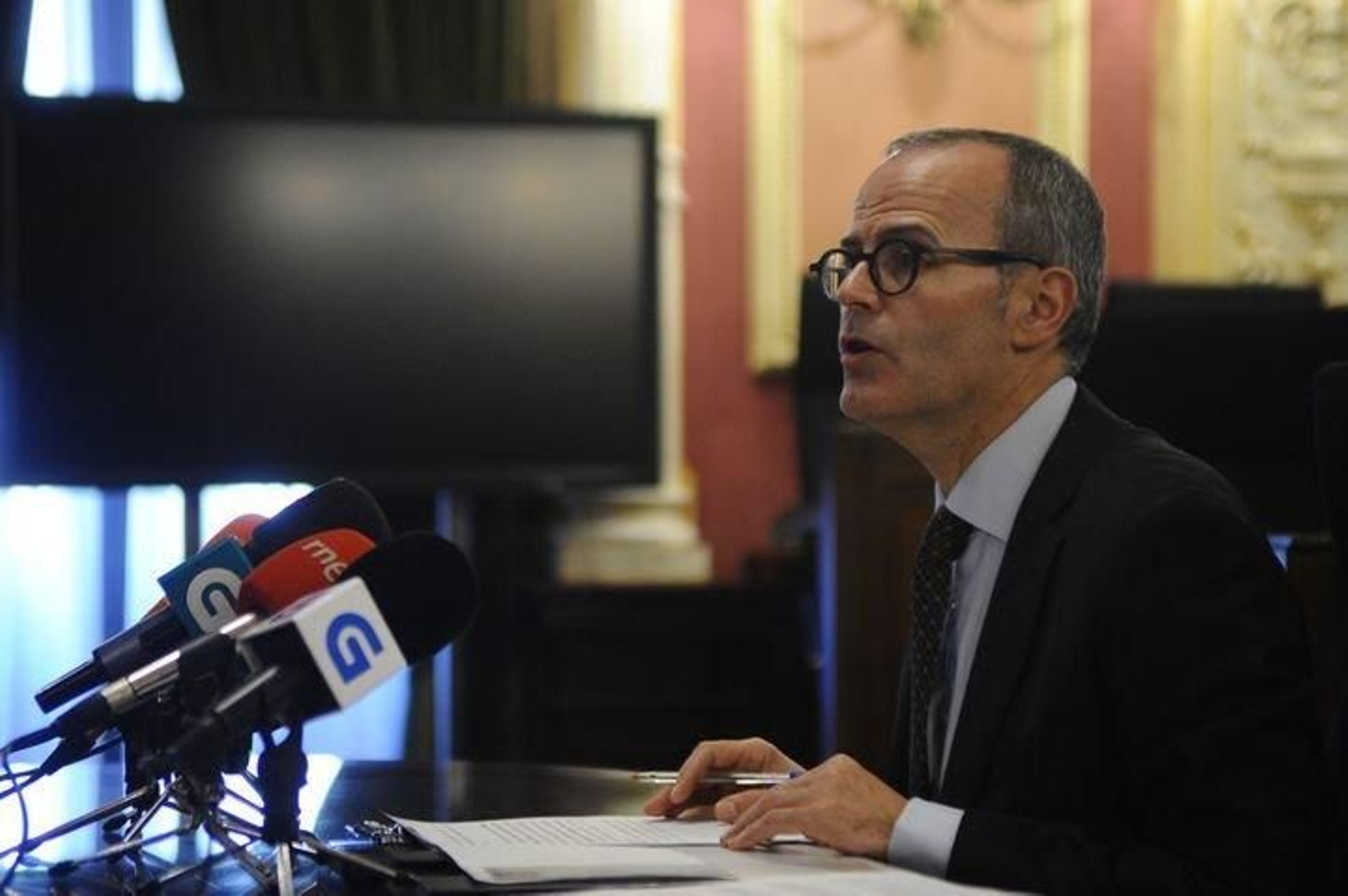 El alcalde en la rueda de prensa tras la junta de gobierno.