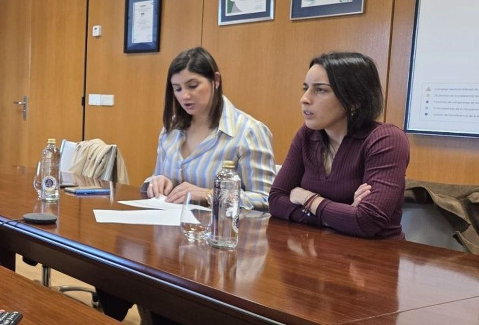 Presidenta y gerente de la Mancomunidade do Morrazo durante una reunión en Sogama.