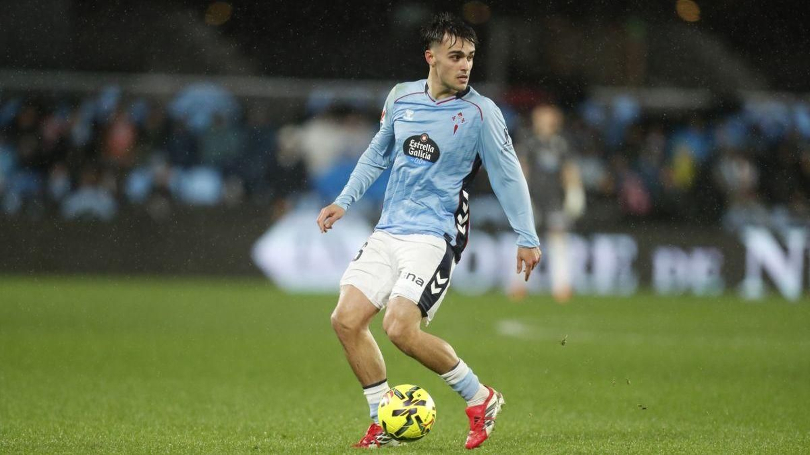 El cambio de chip mental del centrocampista de O Val Miñor ha disparado su rendimiento futbolístico.