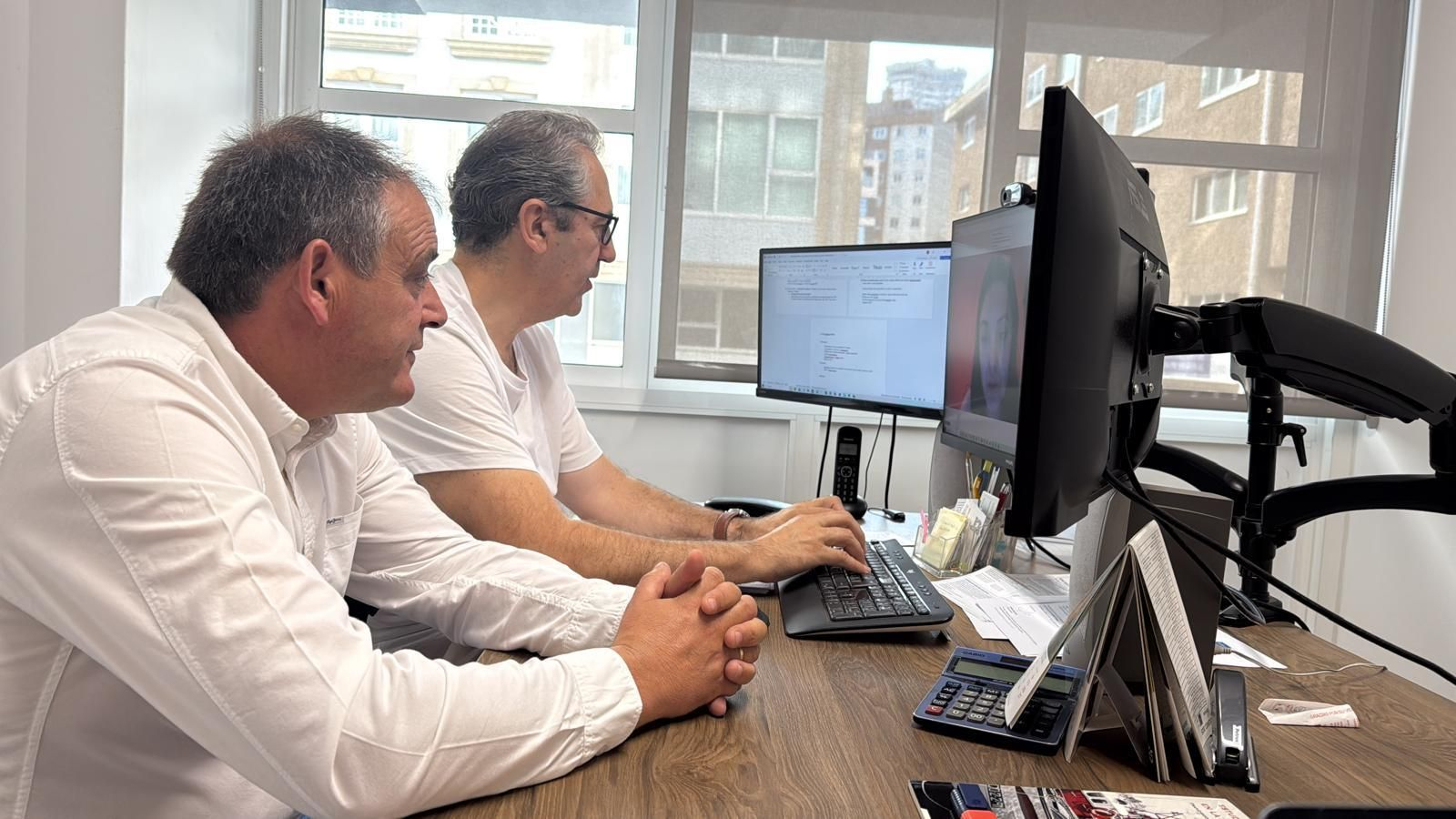 Amador Díaz e Francisco Ferreiro, profesor da USC.