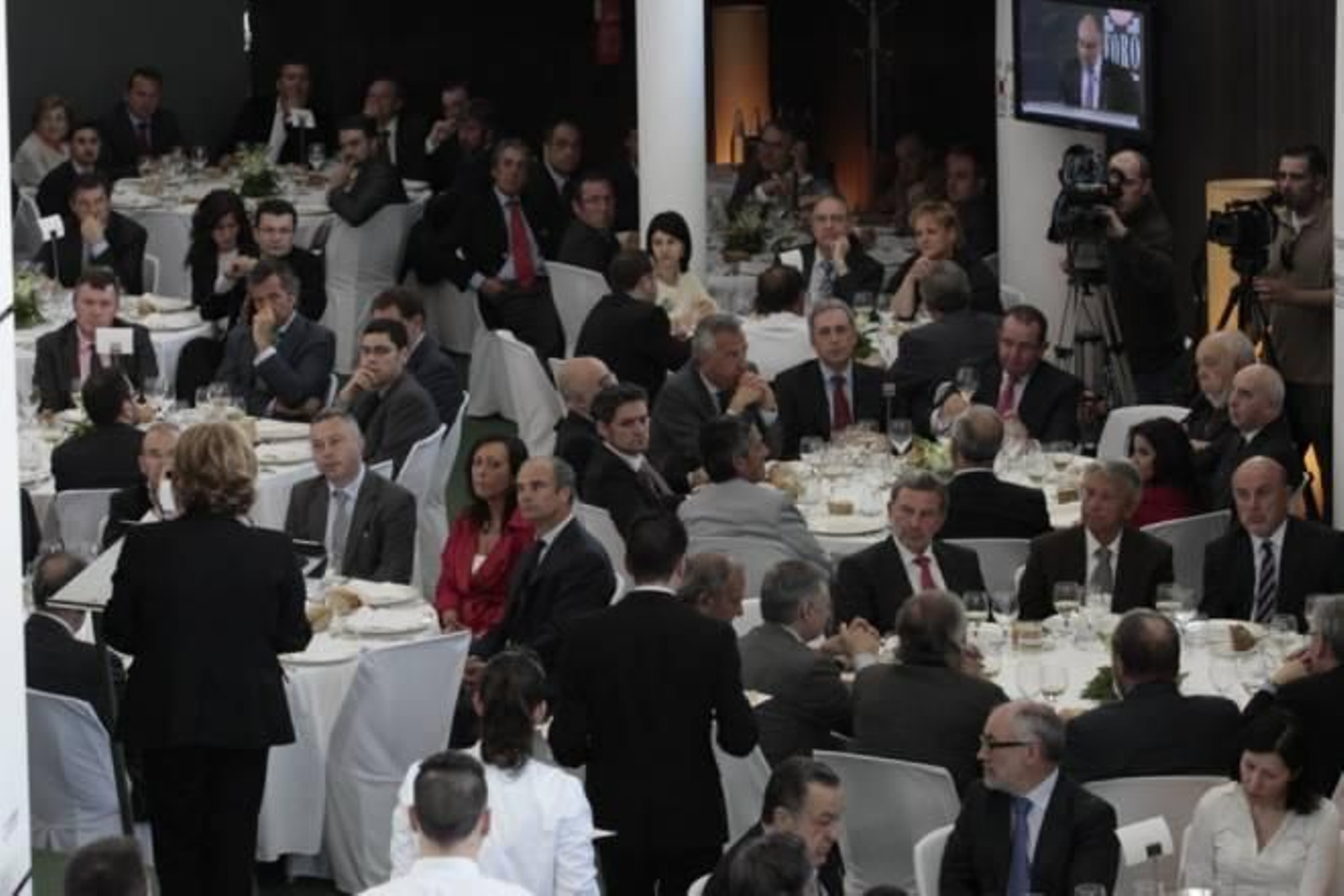 Imagen general de los asistentes durante la comida con el ministro