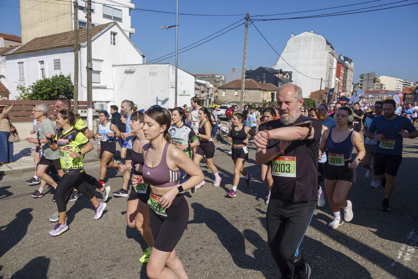 Galería | Pequeños y mayores se divierten en la 10K de Porriño