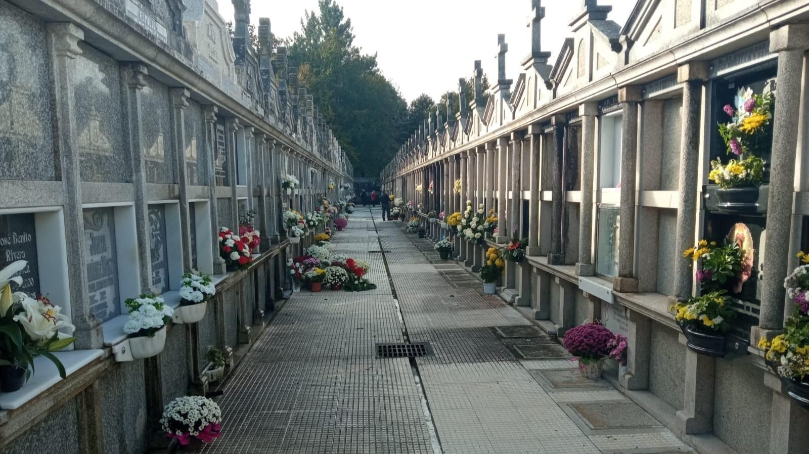 Cementerio de Carballiño en el Día de Todos los Santos. // S.P.