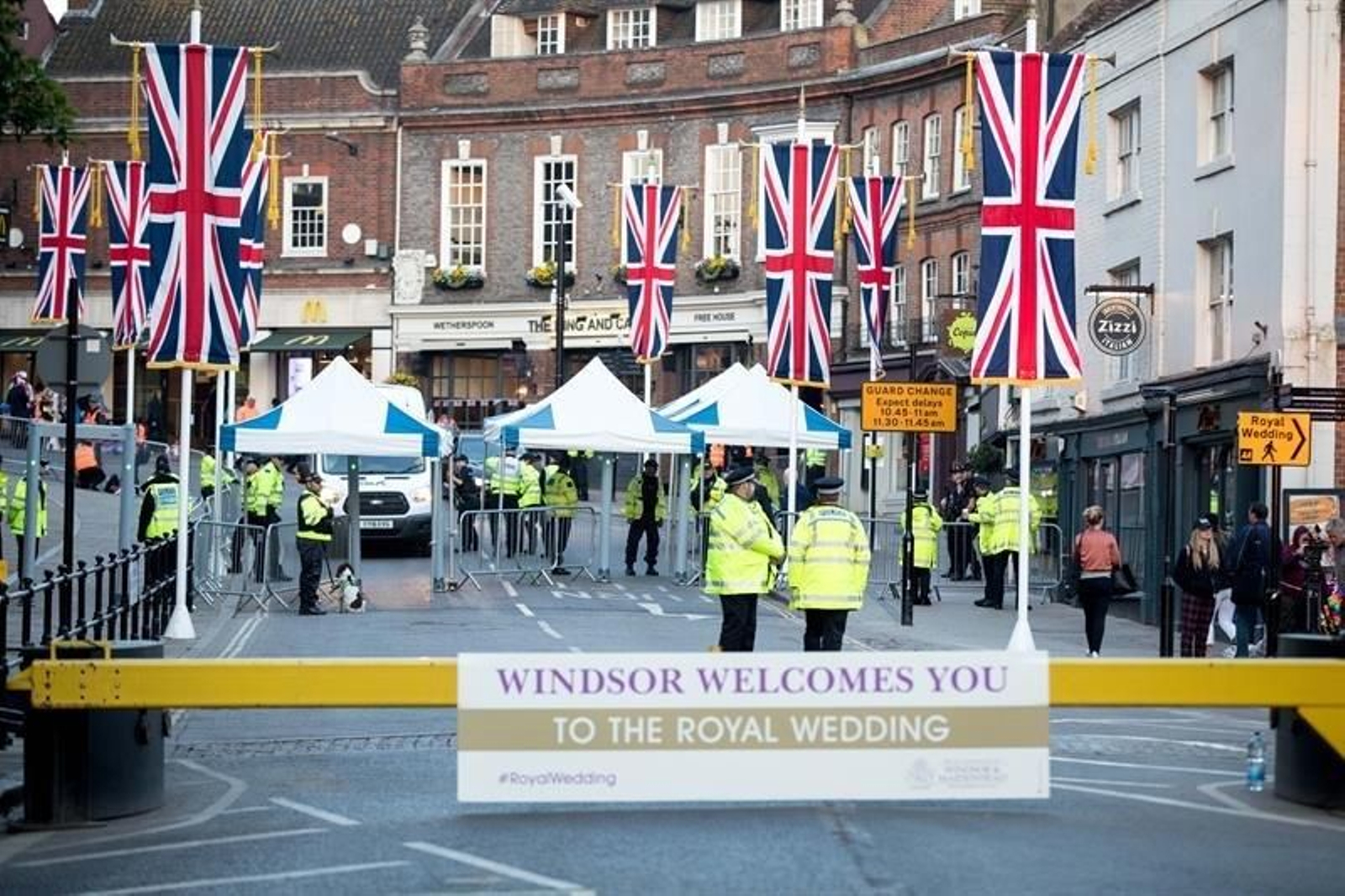 El ambiente previo de la boda del príncipe Harry y Meghan Markle 07