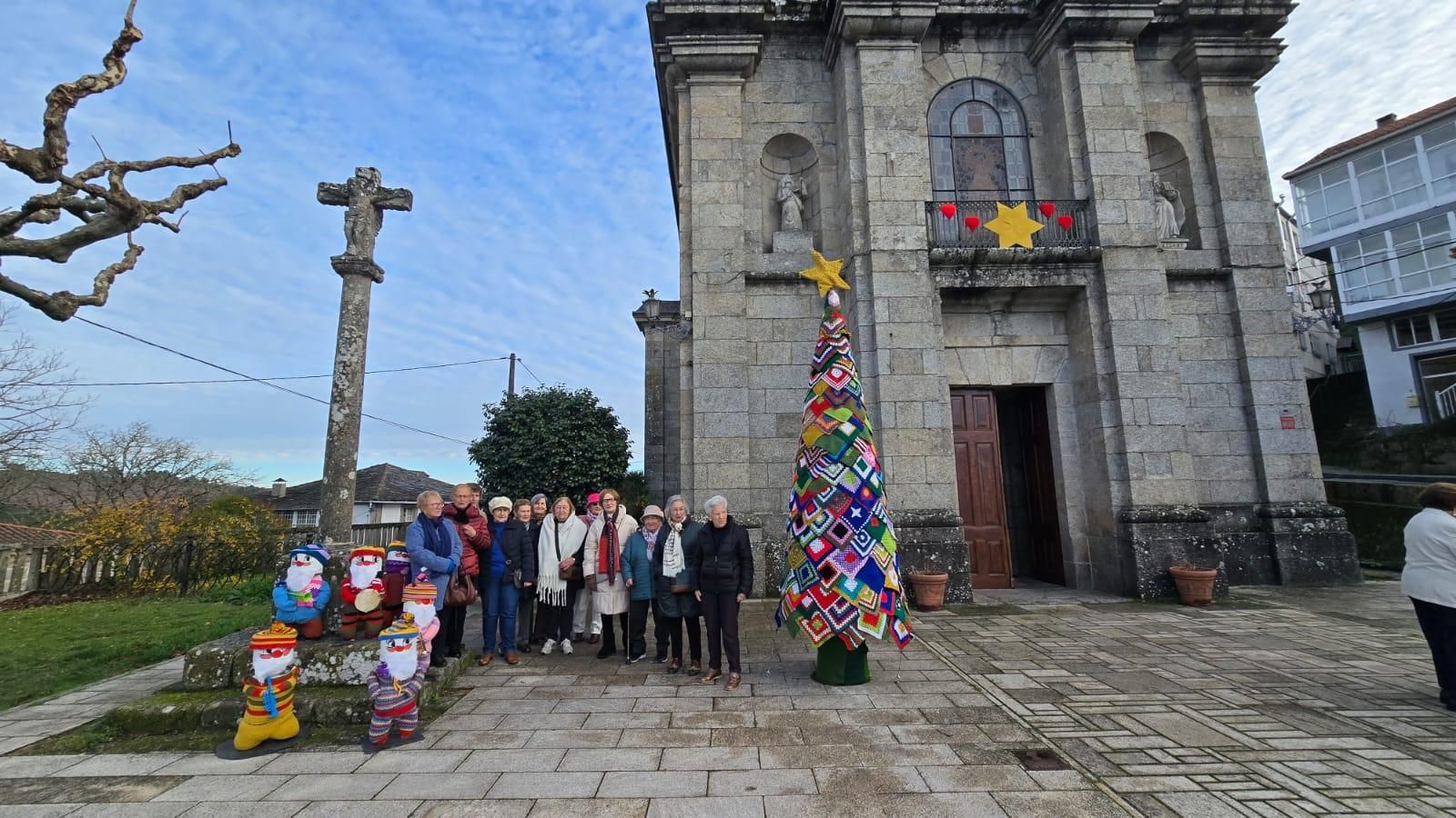 Galería | Castro Caldelas teje la Navidad punto a punto