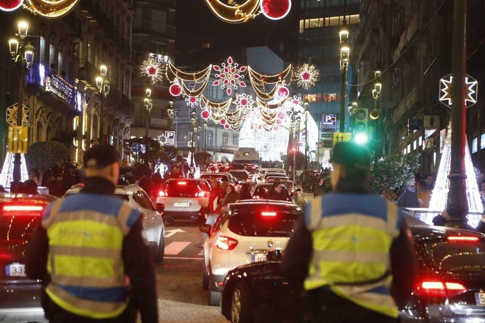 Los turistas invaden Vigo en el Puente201