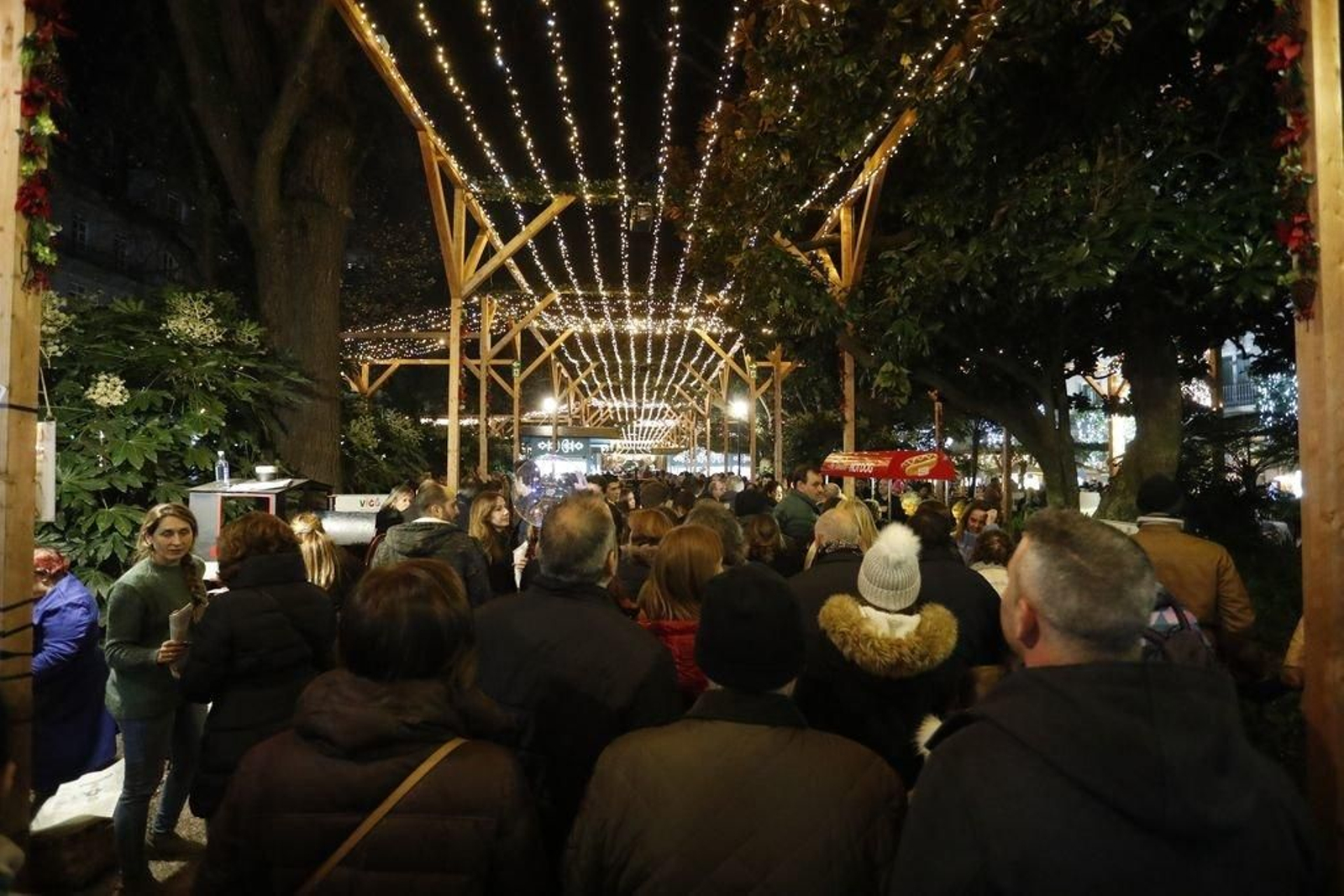 Los turistas invaden Vigo en el Puente108
