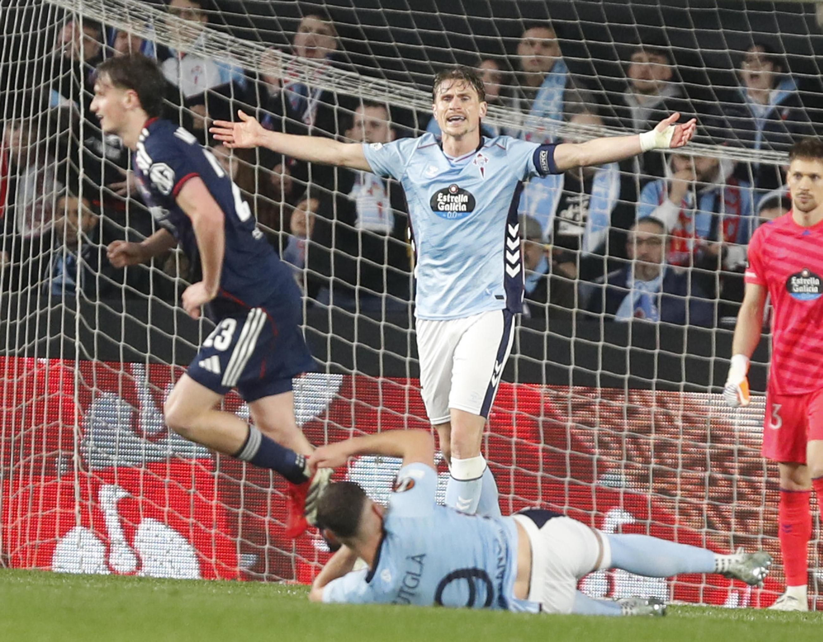 Galería | El Celta y el Olympique, un duelo de altura en Balaídos