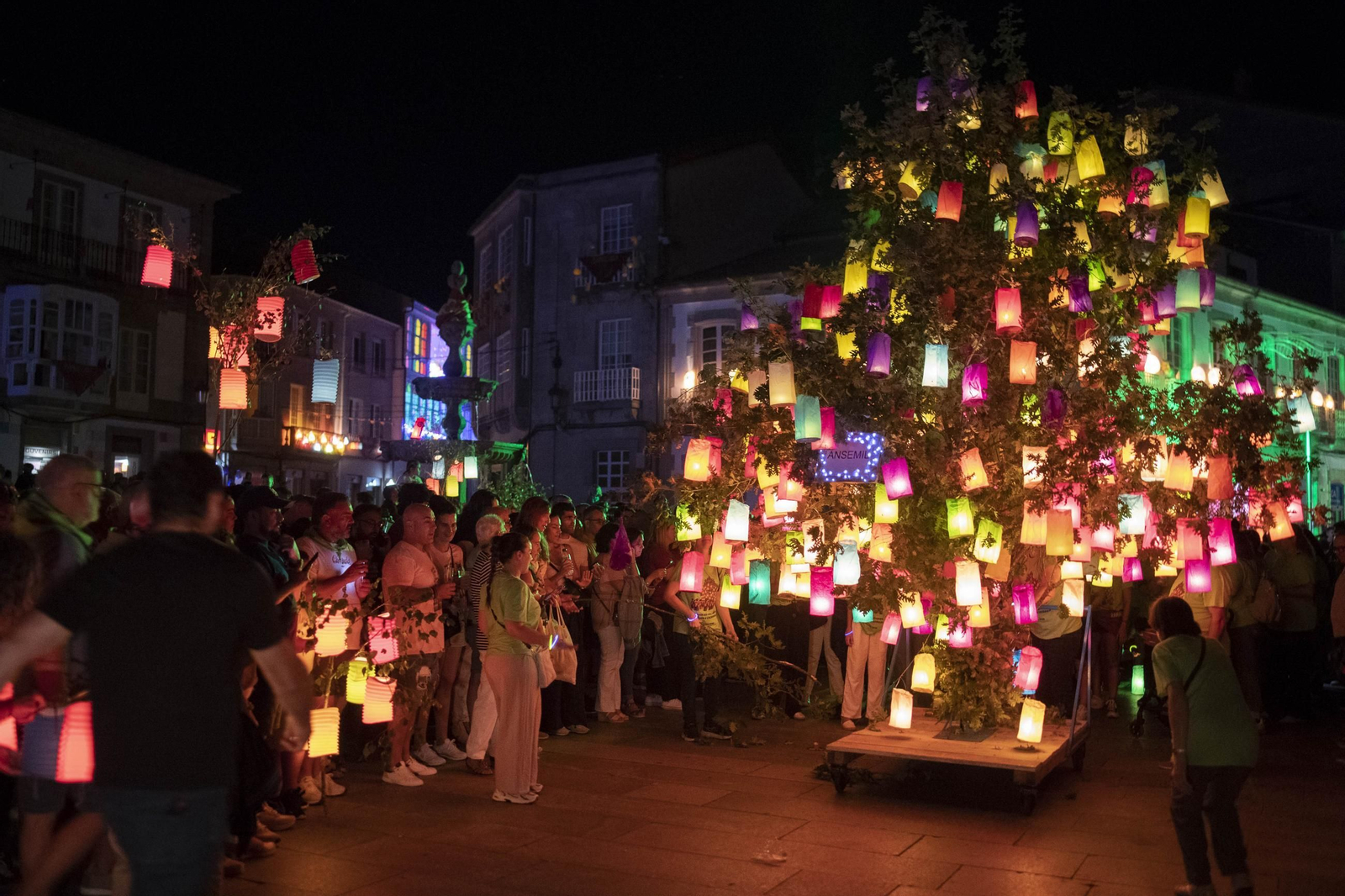 Galería | Celanova vuelve a disfrutar bajo la luz de los faroles durante A Ramallosa