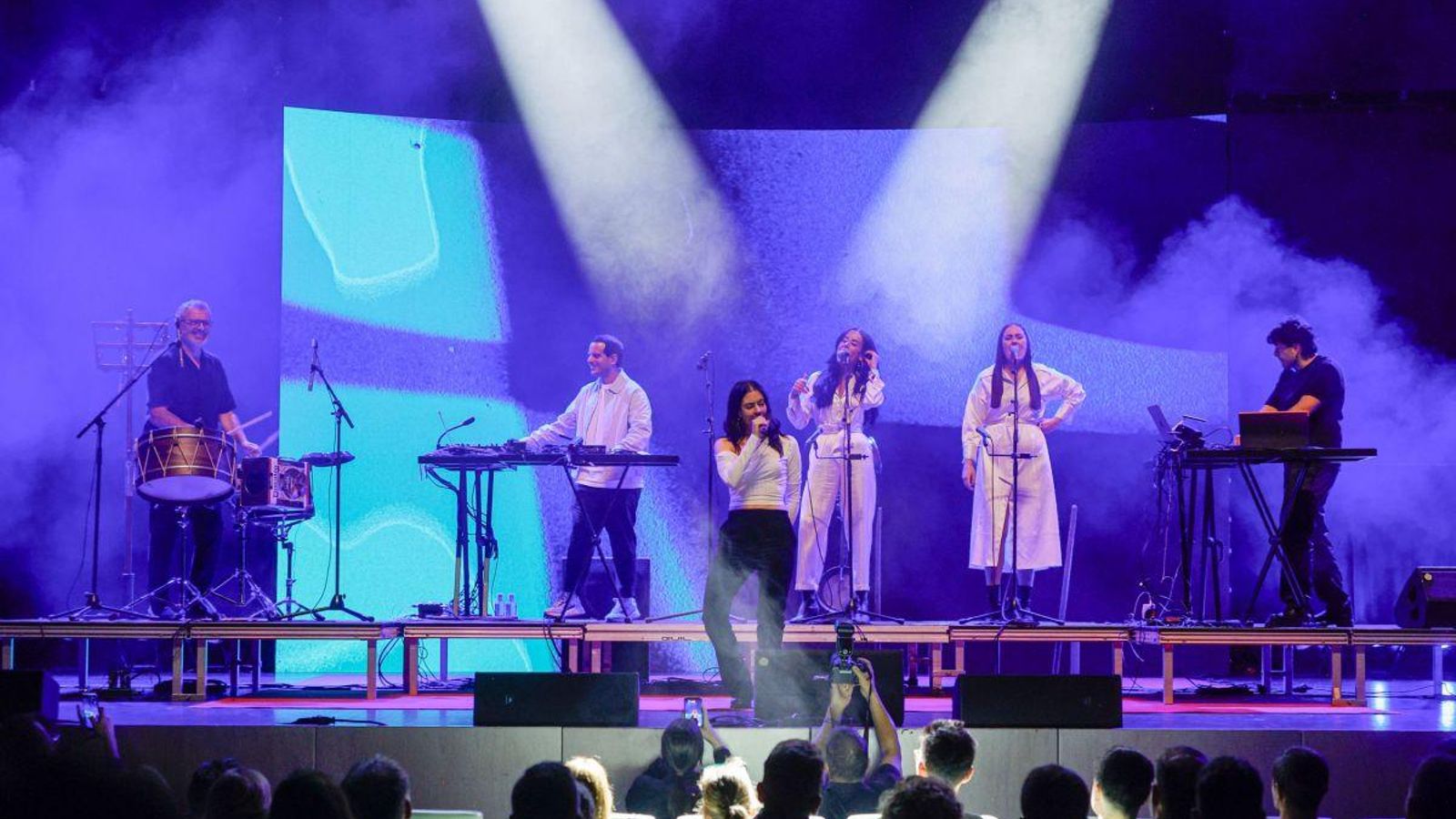 Baiuca durante la actuación que cerró ayer Vigo Global Summit.