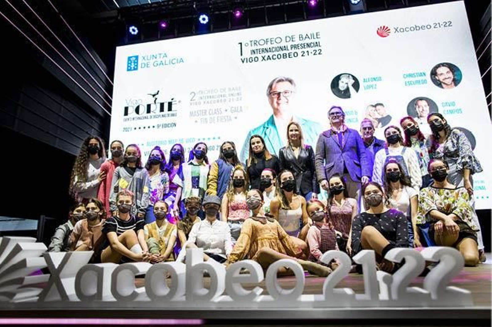 Marta Fernández-Tapias, Lorena López y Poty junto a miembros de las escuelas participantes.