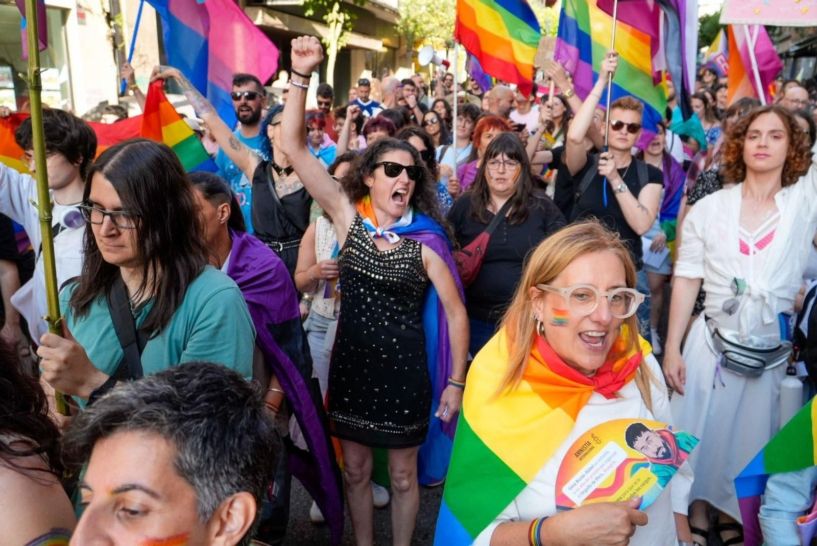 Galería | Una marea multicolor inunda las calles de Vigo por el Día del Orgullo LGTBIQ+