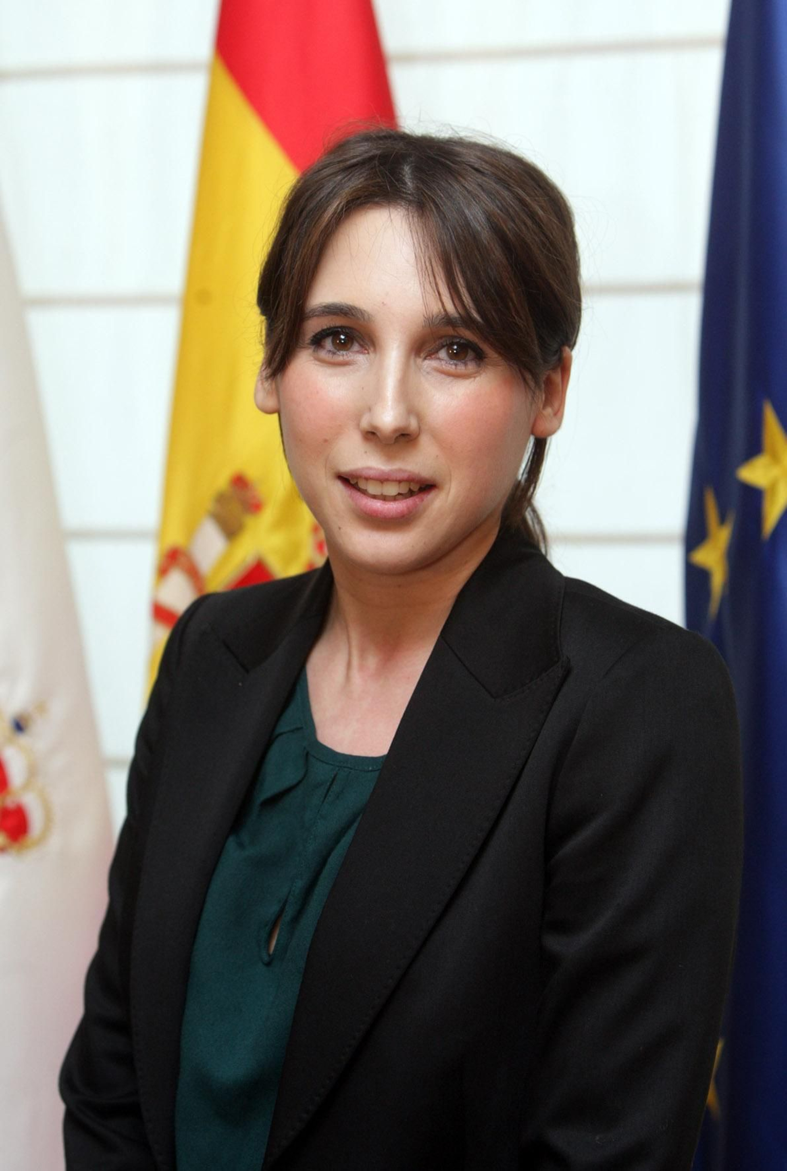 María Jesús Lorenzana (Consellería de Emprego e Igualdade)

Naceu na Coruña en 1981. Licenciada en Dereito pola Universidade da Coruña en xuño de 2004. Curso Superior de Dereito Autonómico polo Instituto de Dereito Público de Barcelona. Certificado CAE de inglés pola Universidade de Cambridge e de francés B1 pola Alianza Francesa.