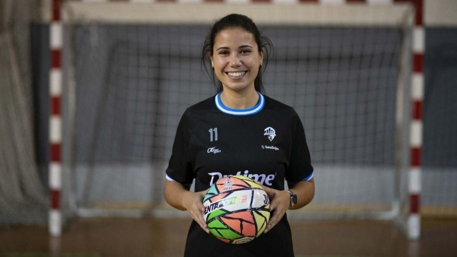 Ju Pedreira, jugadora del Ontime, en la cancha central de Os Remedios. FOTO: XESÚS FARIÑAS
