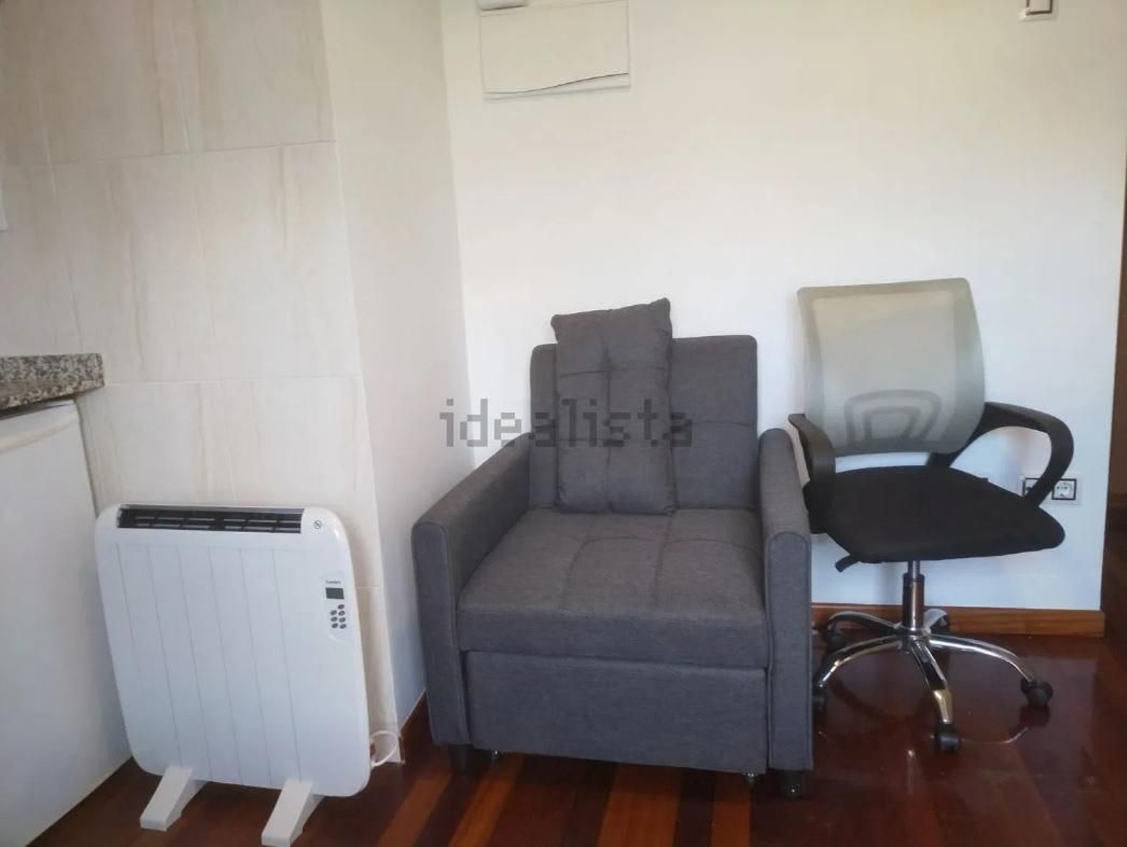 Galería | Así es el minipiso de 12 metros cuadrados que se alquila por 240 euros en Ourense, en fotos