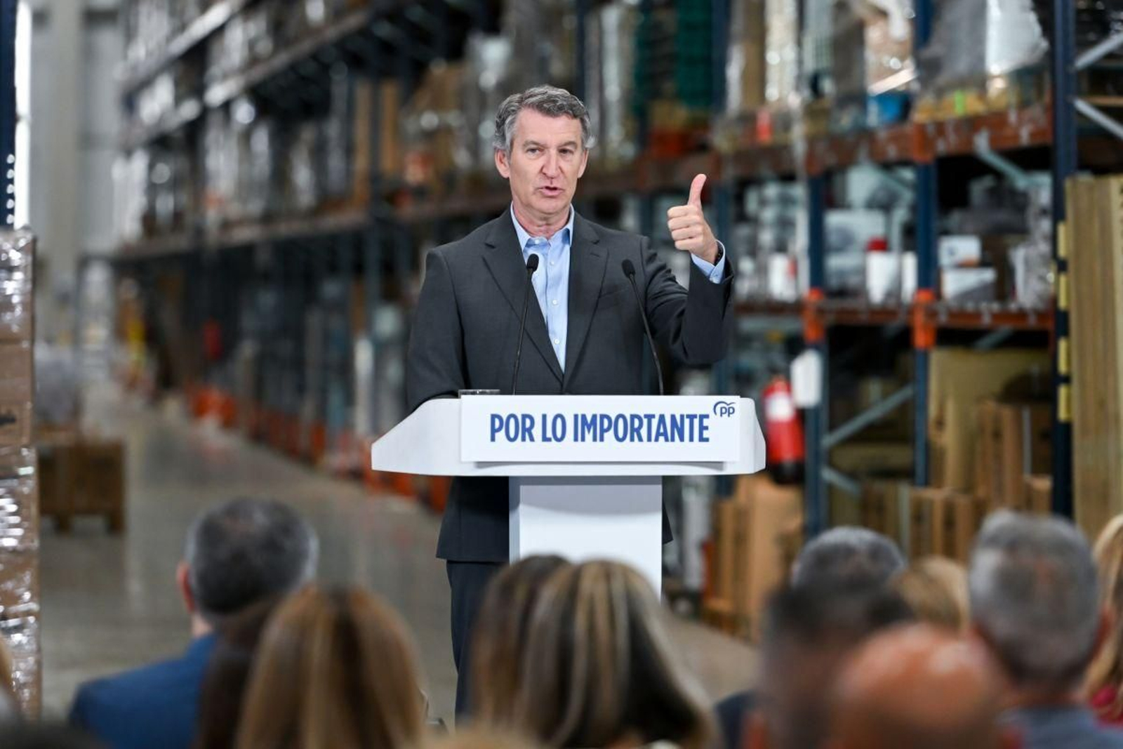El presidente del PP, Alberto Núñez Feijóo, durante el acto  “Pagas más, recibes menos”.