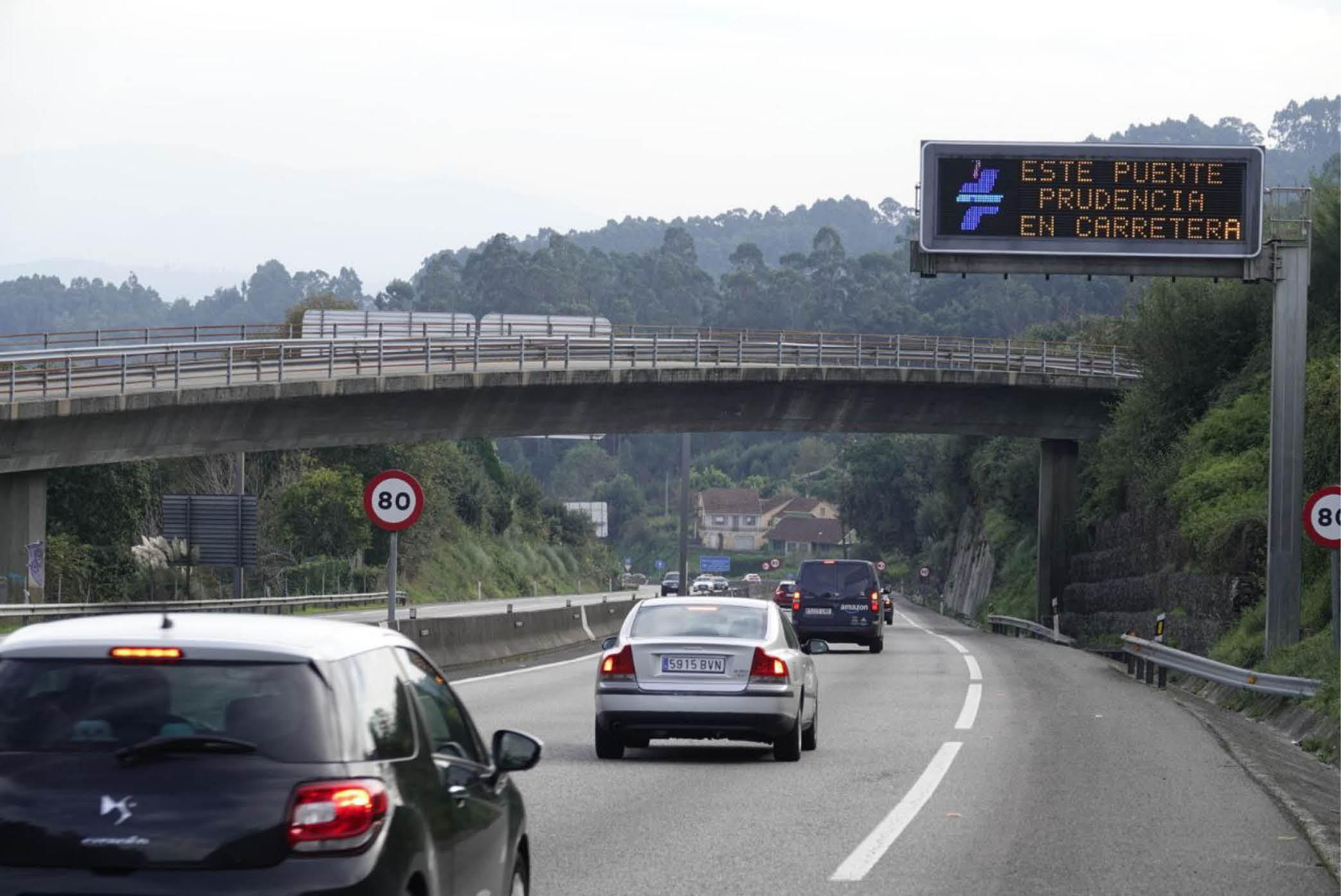 Tráfico en la salida de Vigo en la A-55.