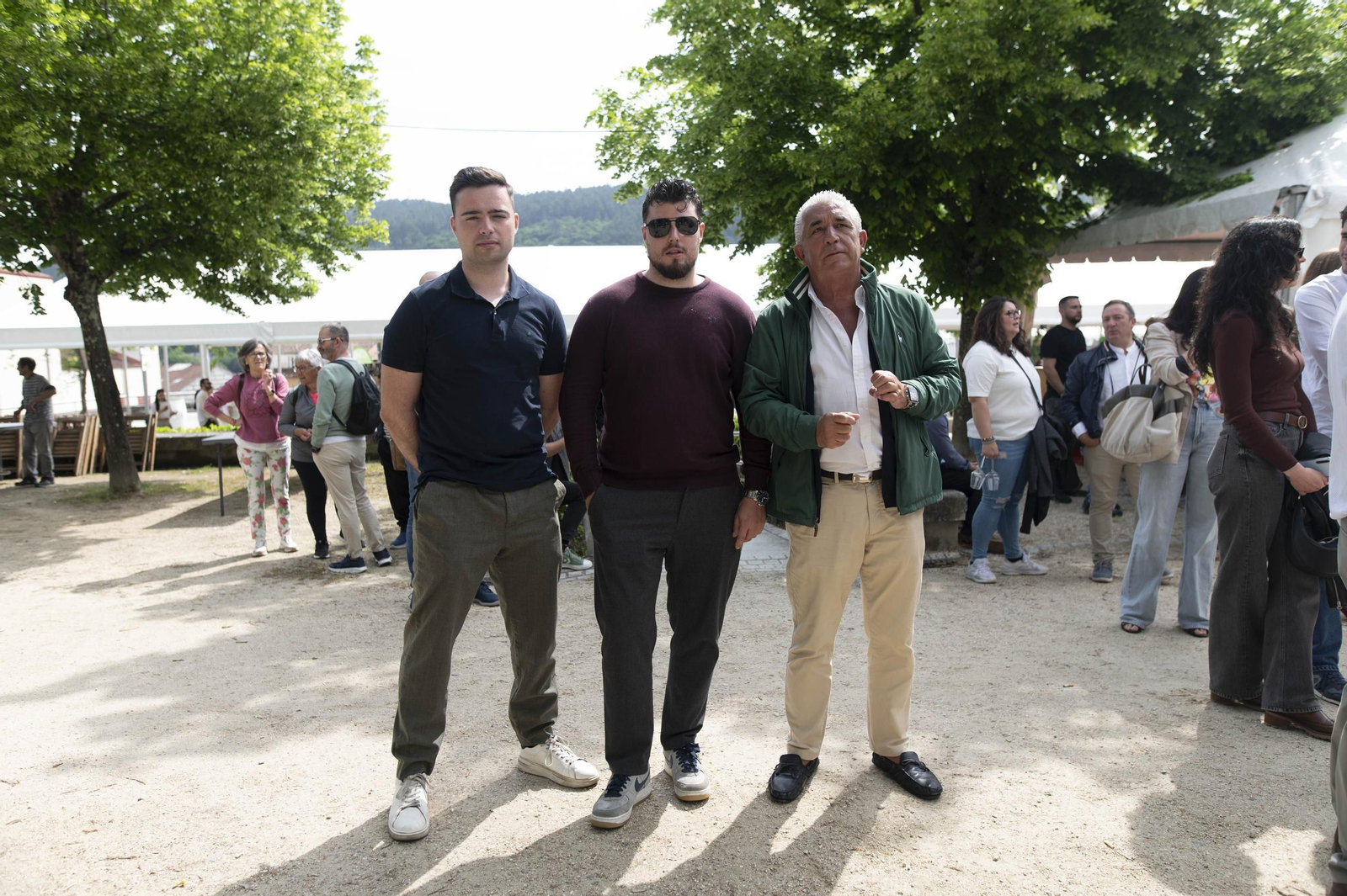 Ambiente festivo, brindis y degustaciones en el recinto de la Alameda de Ribadavia durante la celebración de la 63ª Feira do Viño do Ribeiro