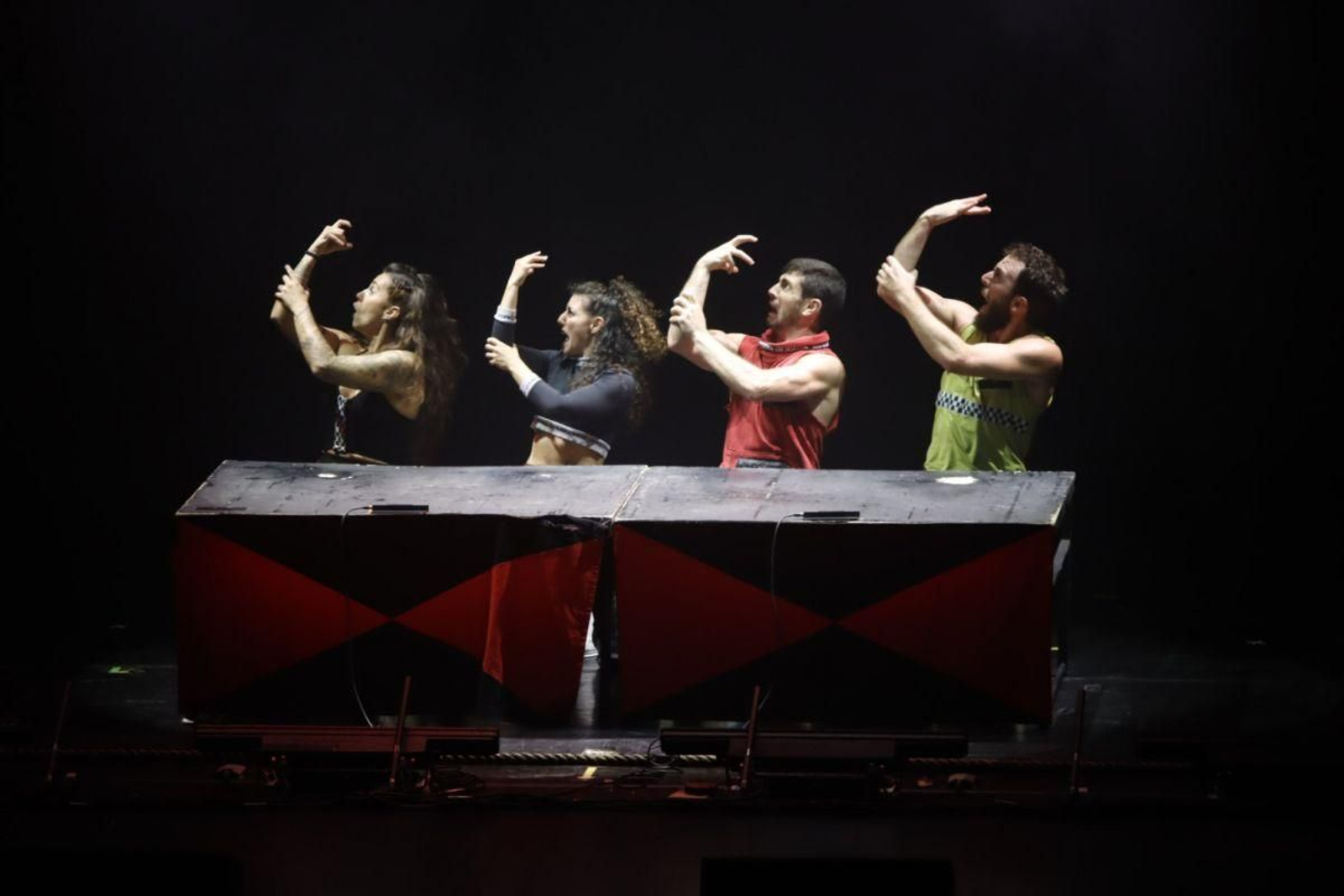 La compañía Mayumaná, durante su actuación de ayer en el Auditorio Mar de Vigo.