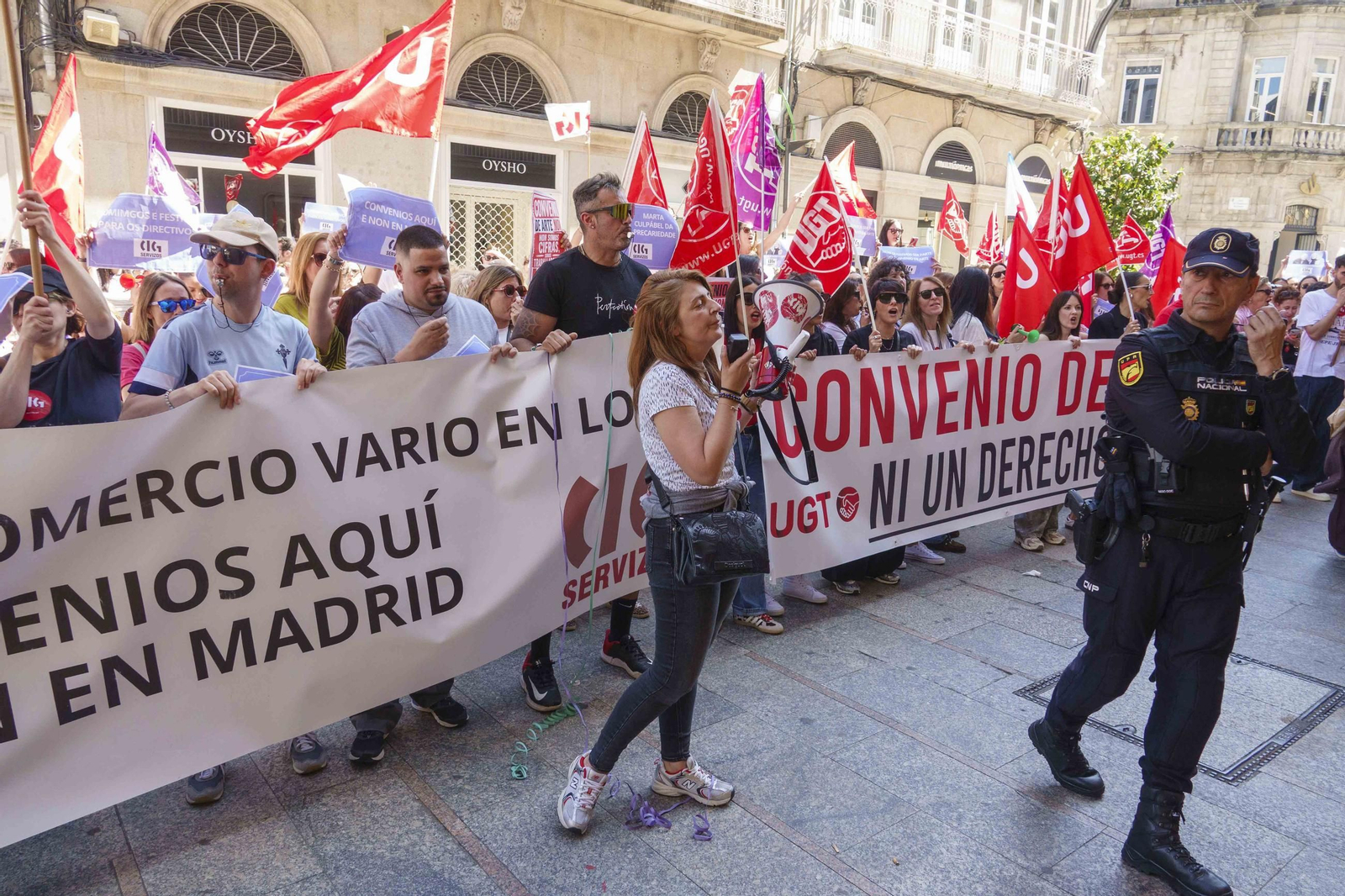 Manifestación por el convenio del comercio textil de grandes cadenas, en Vigo.