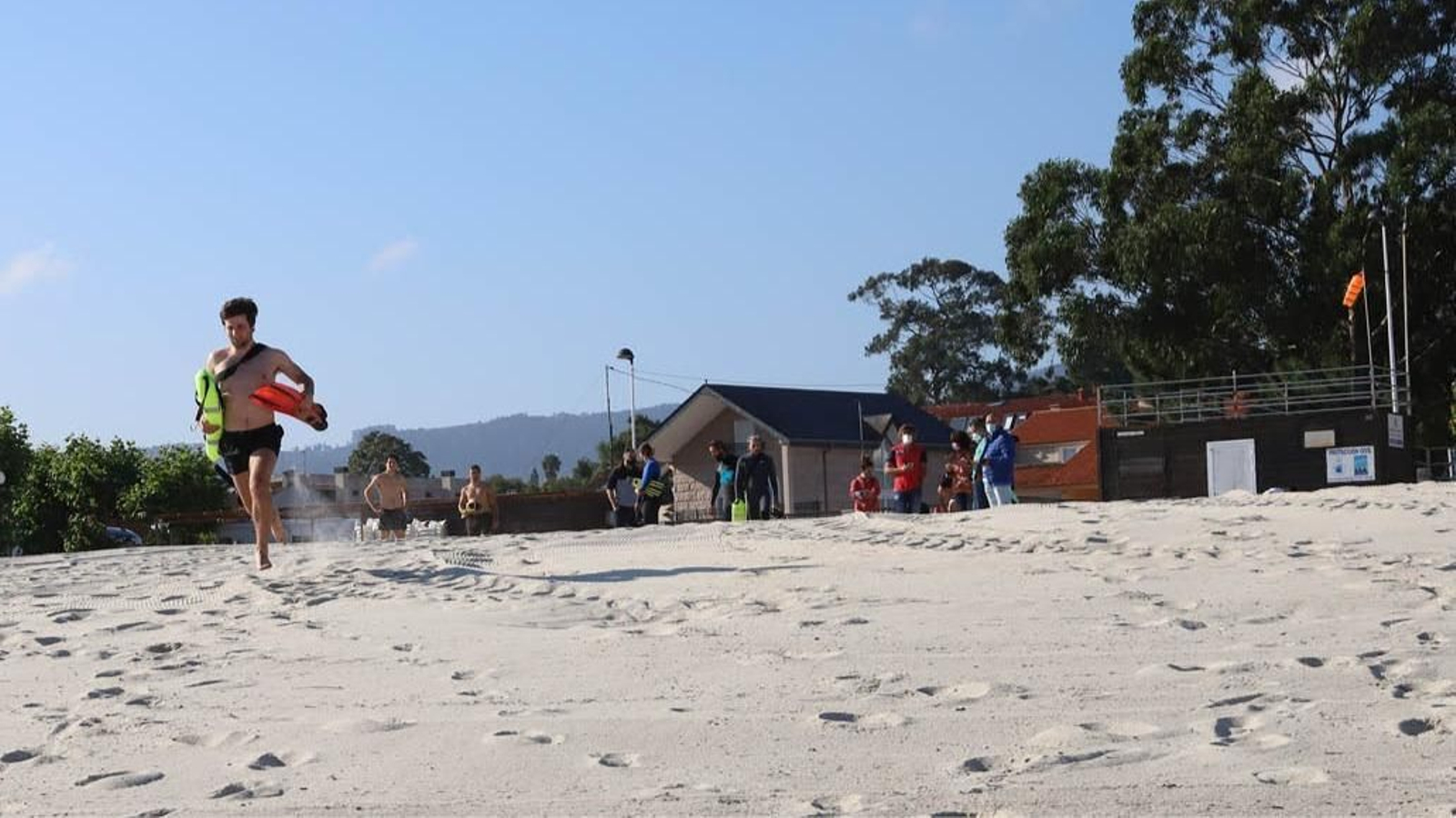 Las 17 personas que se presentaron ayer a las pruebas en A Ladeira, Baiona, superaron el corte.