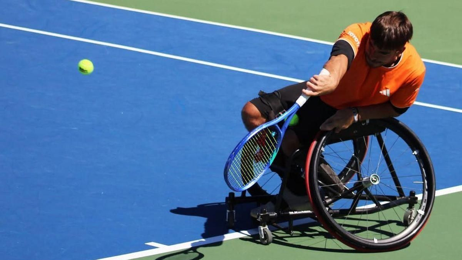 El jugador vigués, nuevo número 2 del mundo, ejecuta un revés sobre la pista dura estadounidense.